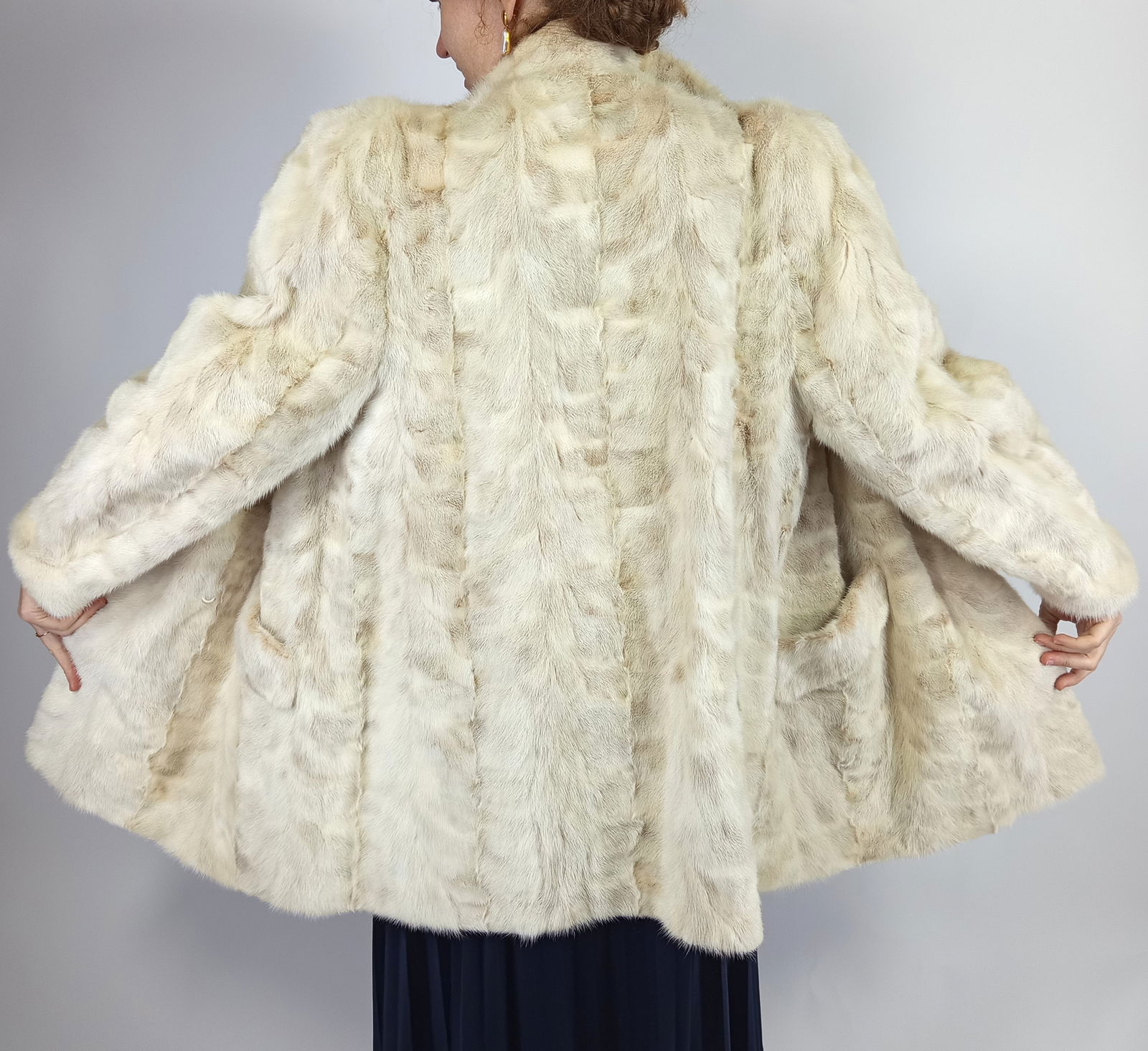 WHITE MINK FUR COAT EU: XL ; US: 20 - 4