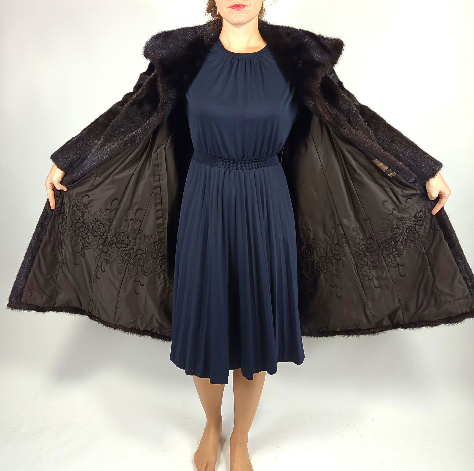 MAHOGANY MINK FUR COAT EU: XL ; US: 20 - 5