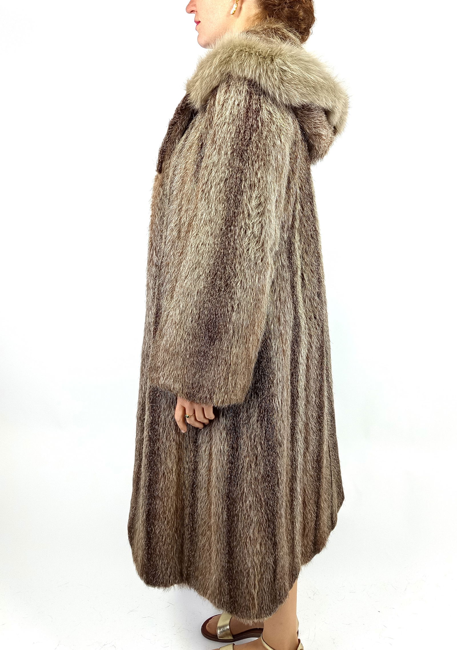NUTRIA FUR COAT EU: XL ; US: 20 - 5