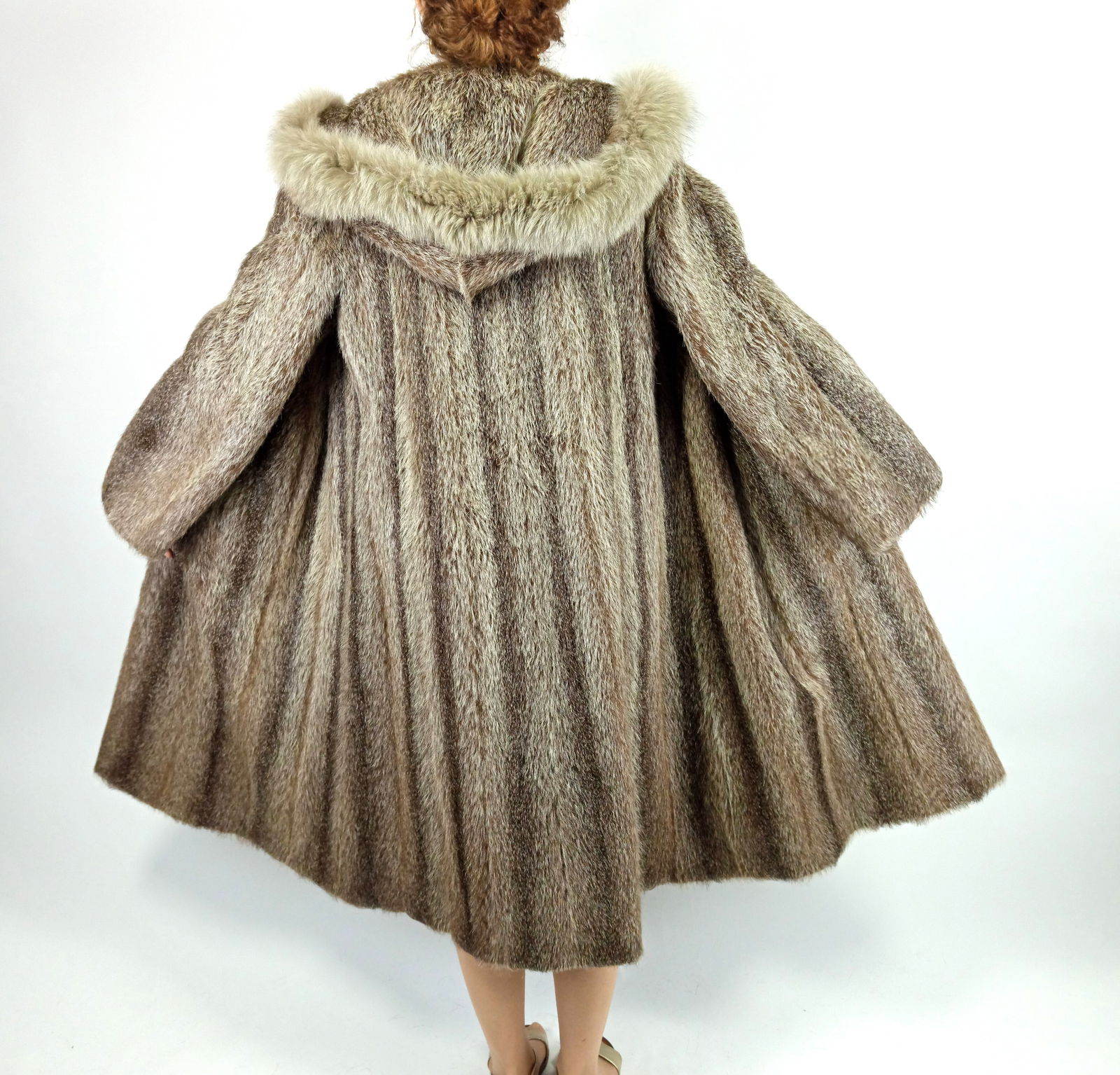 NUTRIA FUR COAT EU: XL ; US: 20 - 7