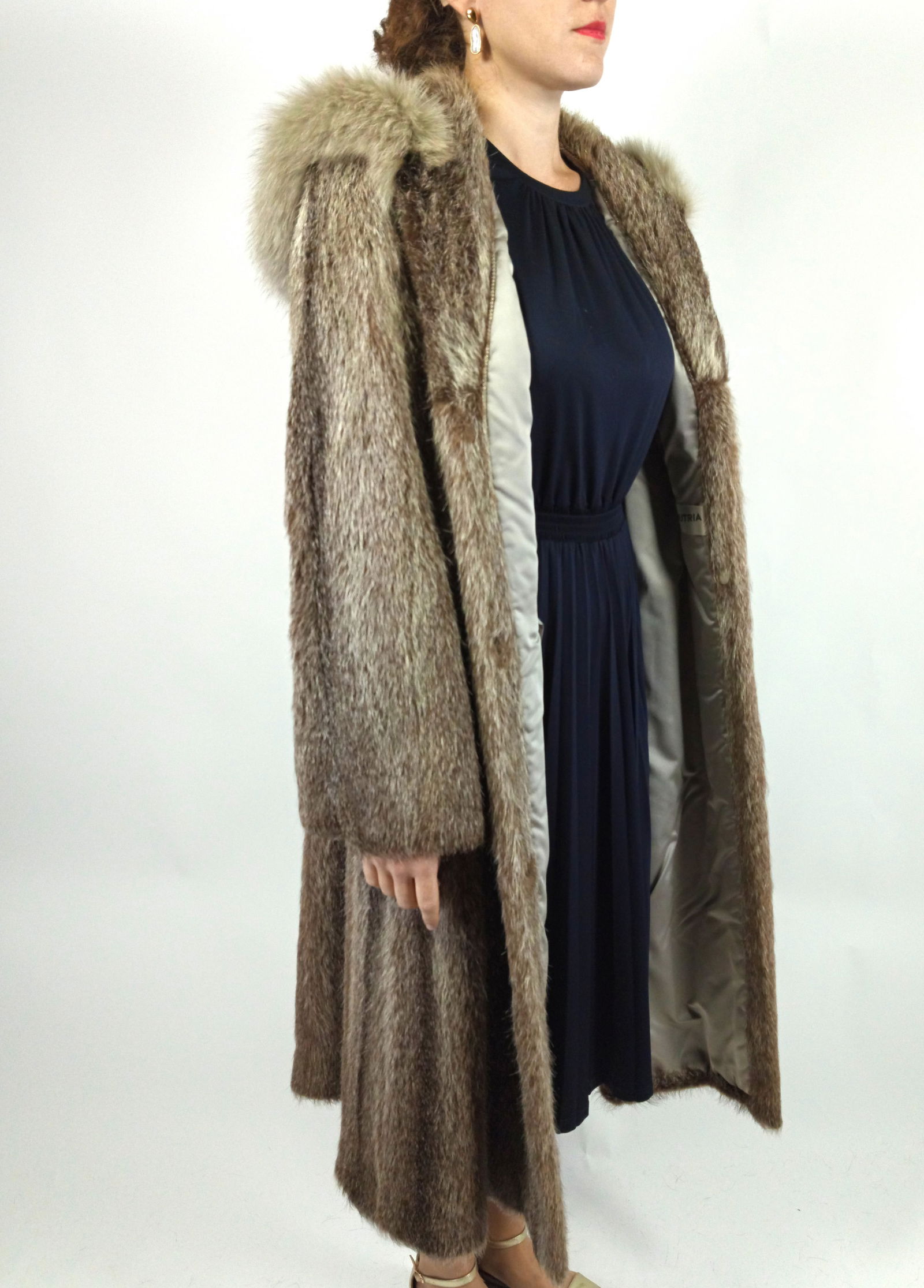 NUTRIA FUR COAT EU: XL ; US: 20 - 8