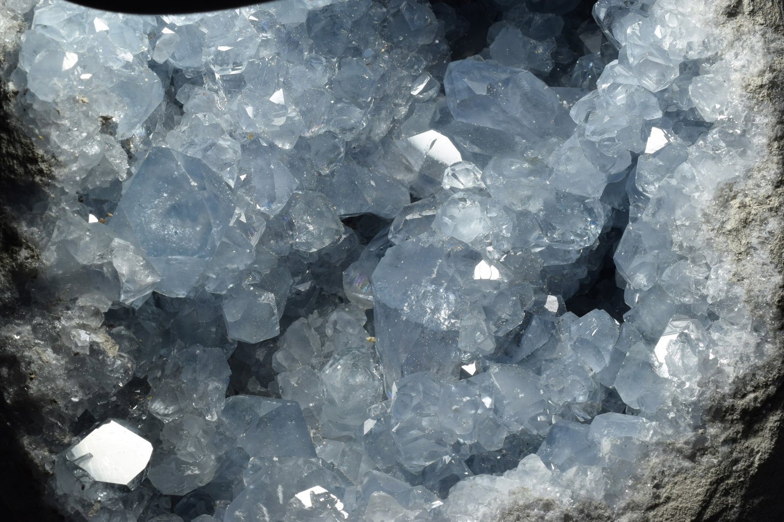 Superb Celestite geode - 8