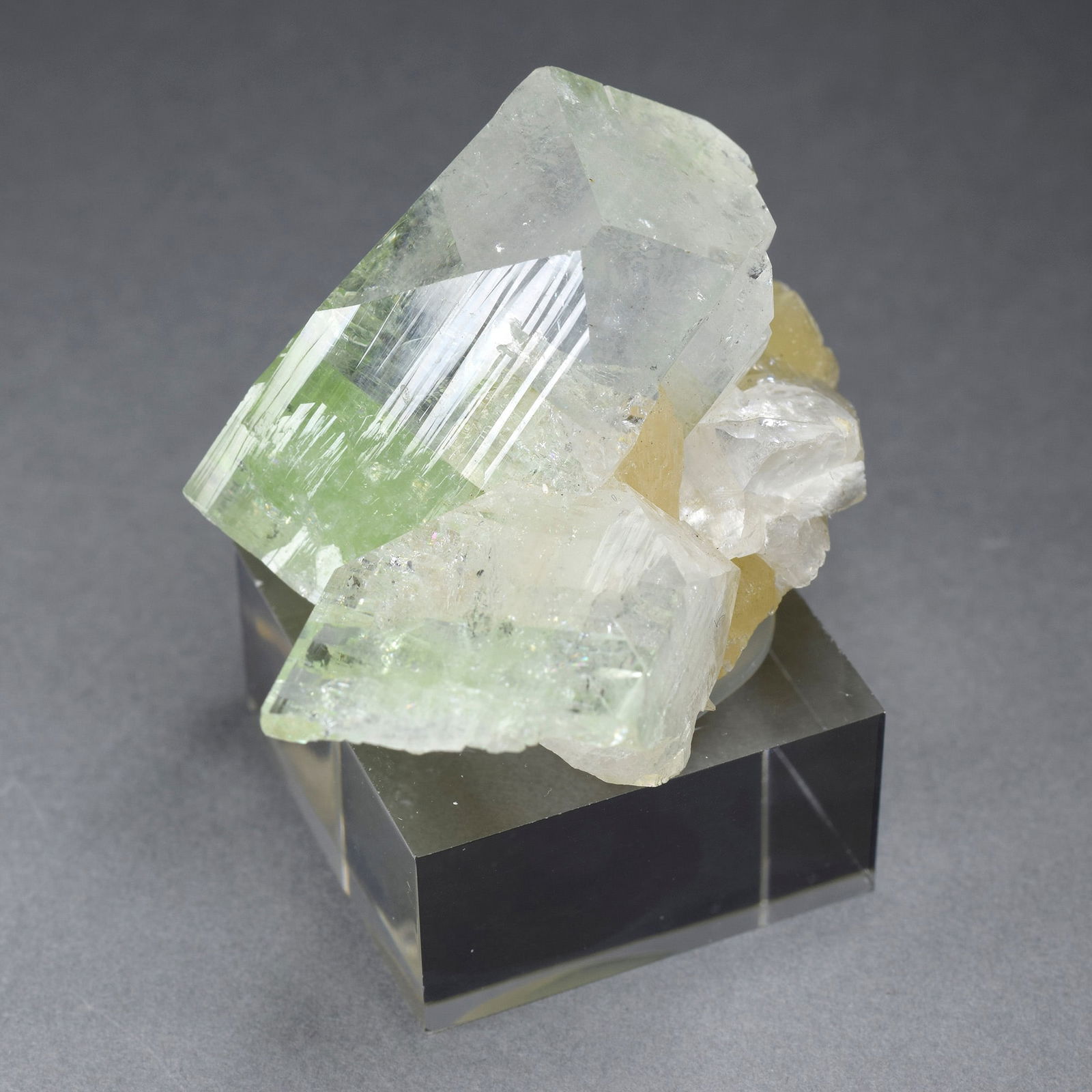Fine Apophyllite and calcite - 8