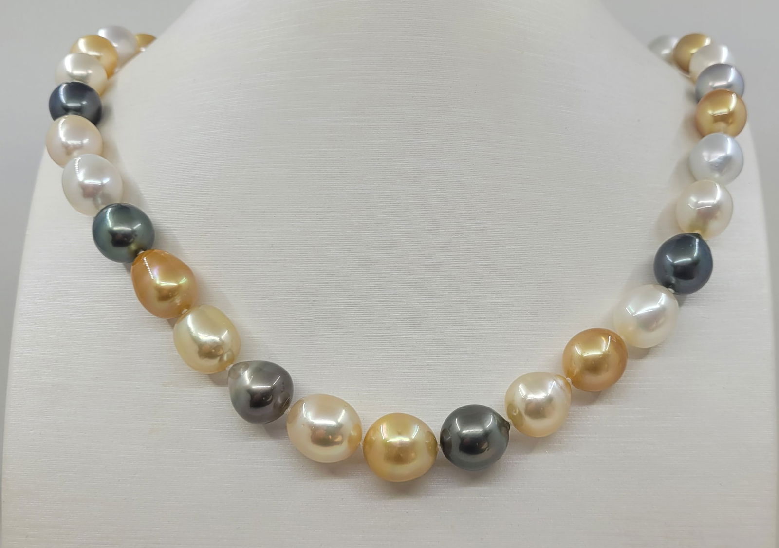 Necklace PSL Certified South Sea and Tahiti pearls - 9.0x12.1mm (1 of 18)