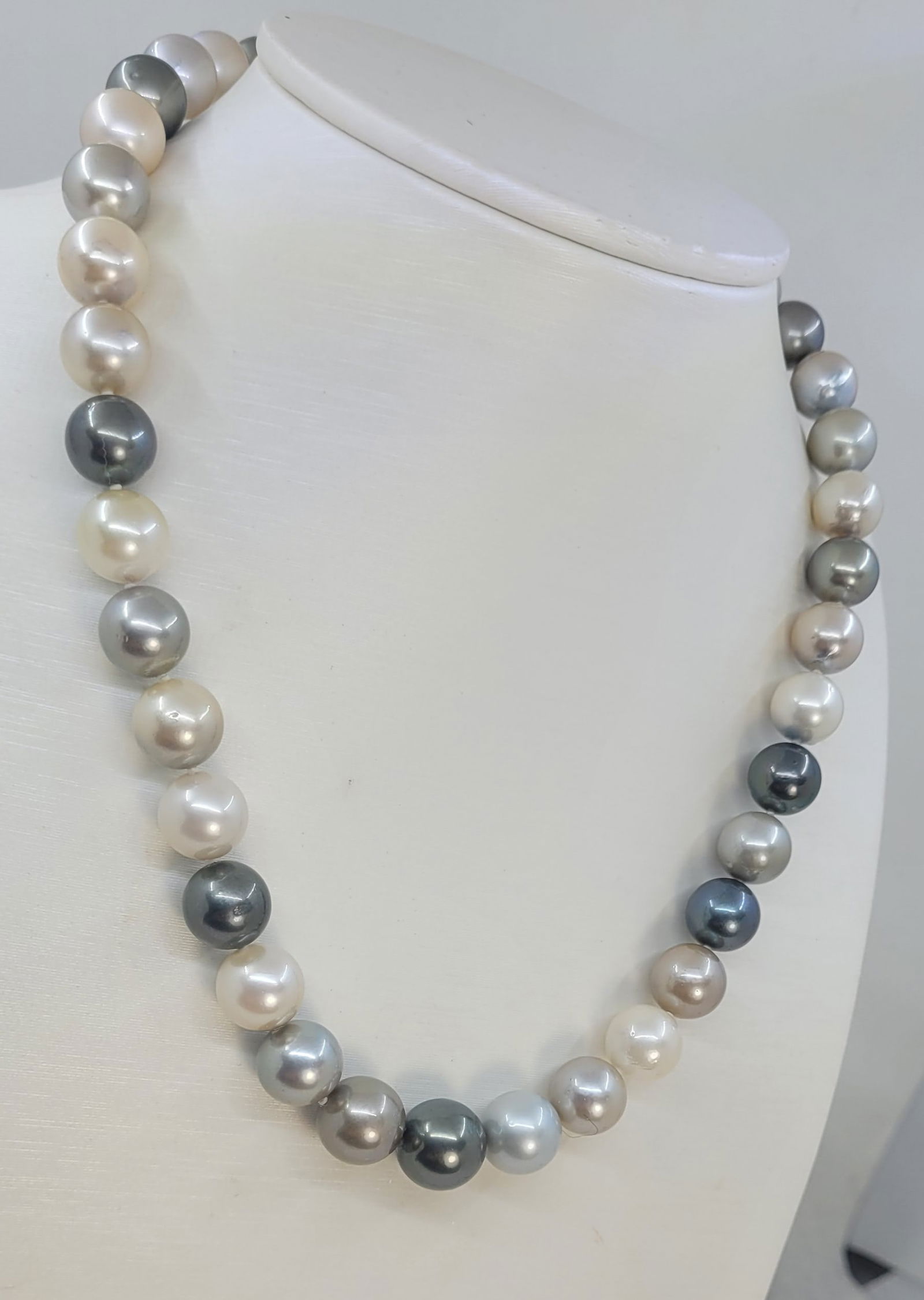 Necklace PSL Certified Tahitian Pearls - 10.0x12.2mm - 2