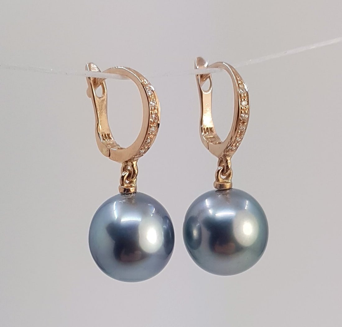 Earrings - 14 kt. Rose gold - 0.09ct. tw. - 10x11mm Tahitian Pearls: Title: Earrings - 14 kt. Rose gold - 0.09ct. tw. - 10x11mm Tahitian Pearls Description: Emerging from the tropical lagoons of French Polynesia, these Tahitian pearls have been hand selected for their