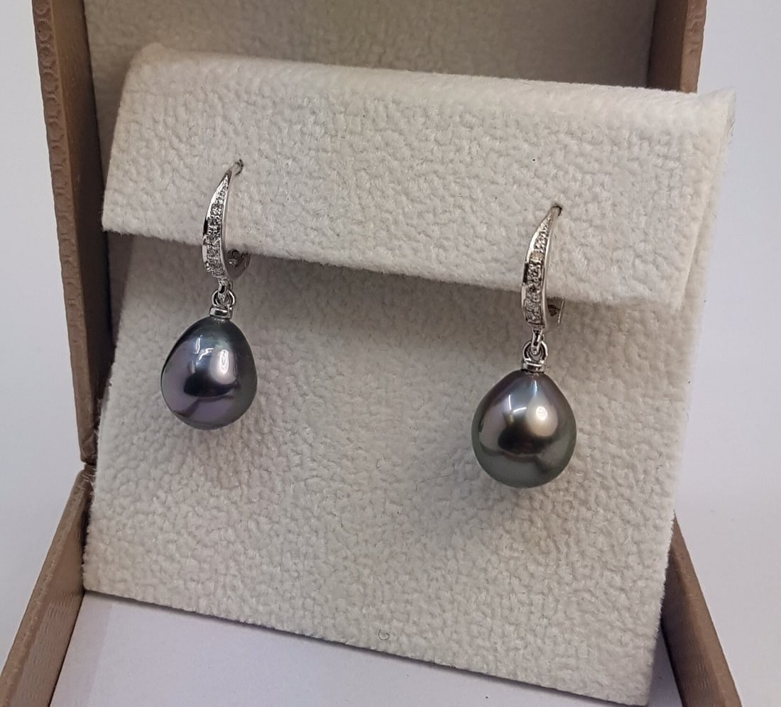 Earrings - 14 kt. White gold - 0.09ct. tw. - 9x10mm Tahitian Pearls - 3