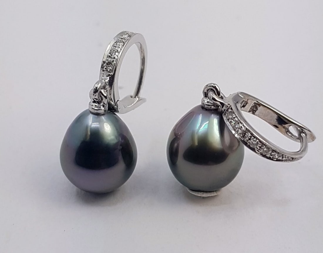 Earrings - 14 kt. White gold - 0.09ct. tw. - 9x10mm Tahitian Pearls - 8