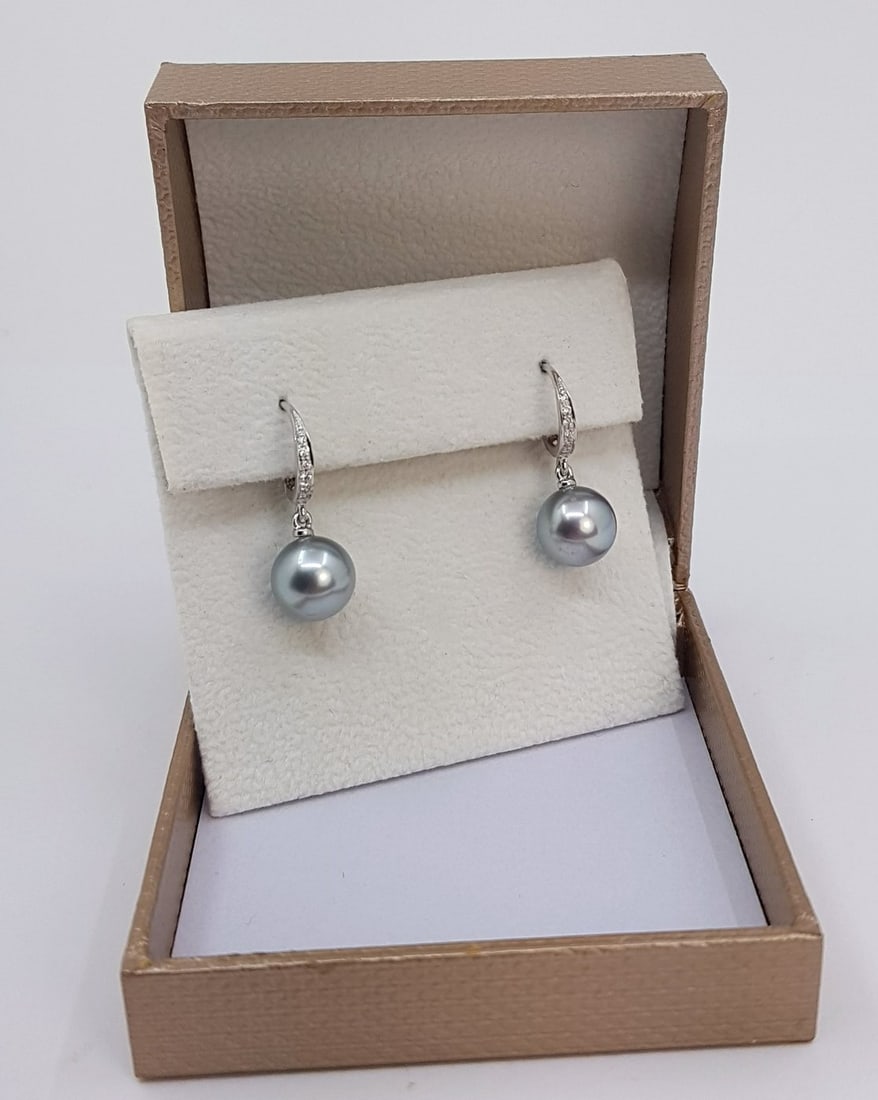 Earrings - 14 kt. White gold - 0.09ct. tw. - 9x10mm Tahitian Pearls - 2