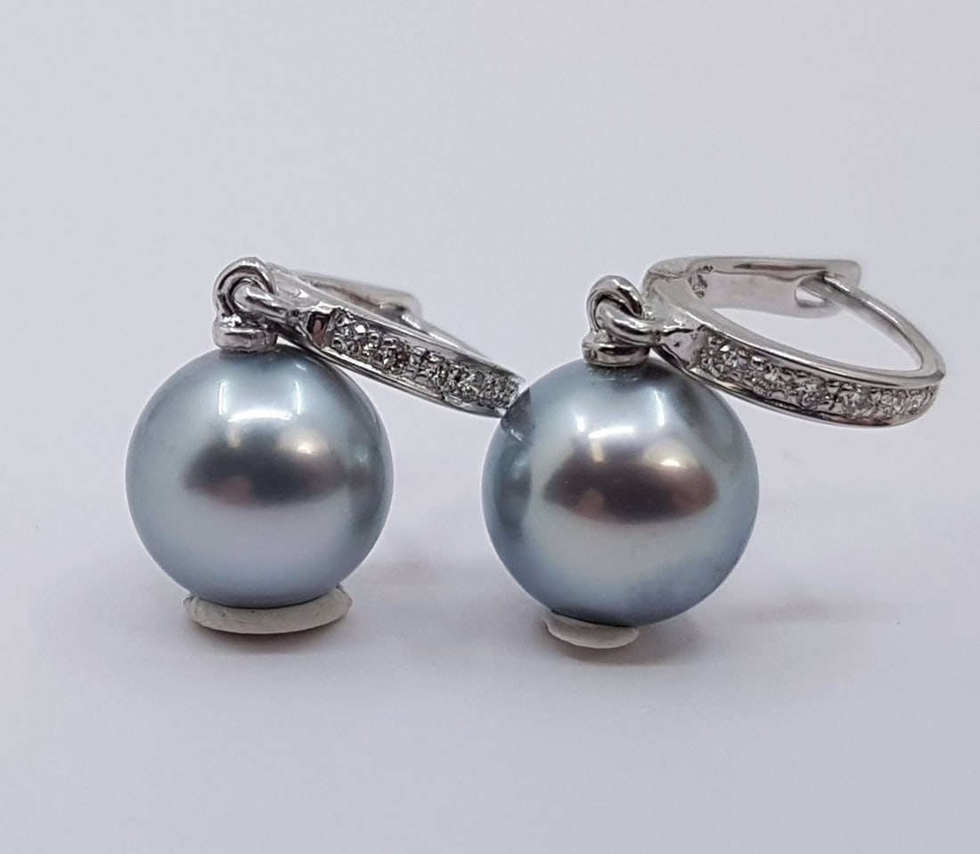 Earrings - 14 kt. White gold - 0.09ct. tw. - 9x10mm Tahitian Pearls - 5