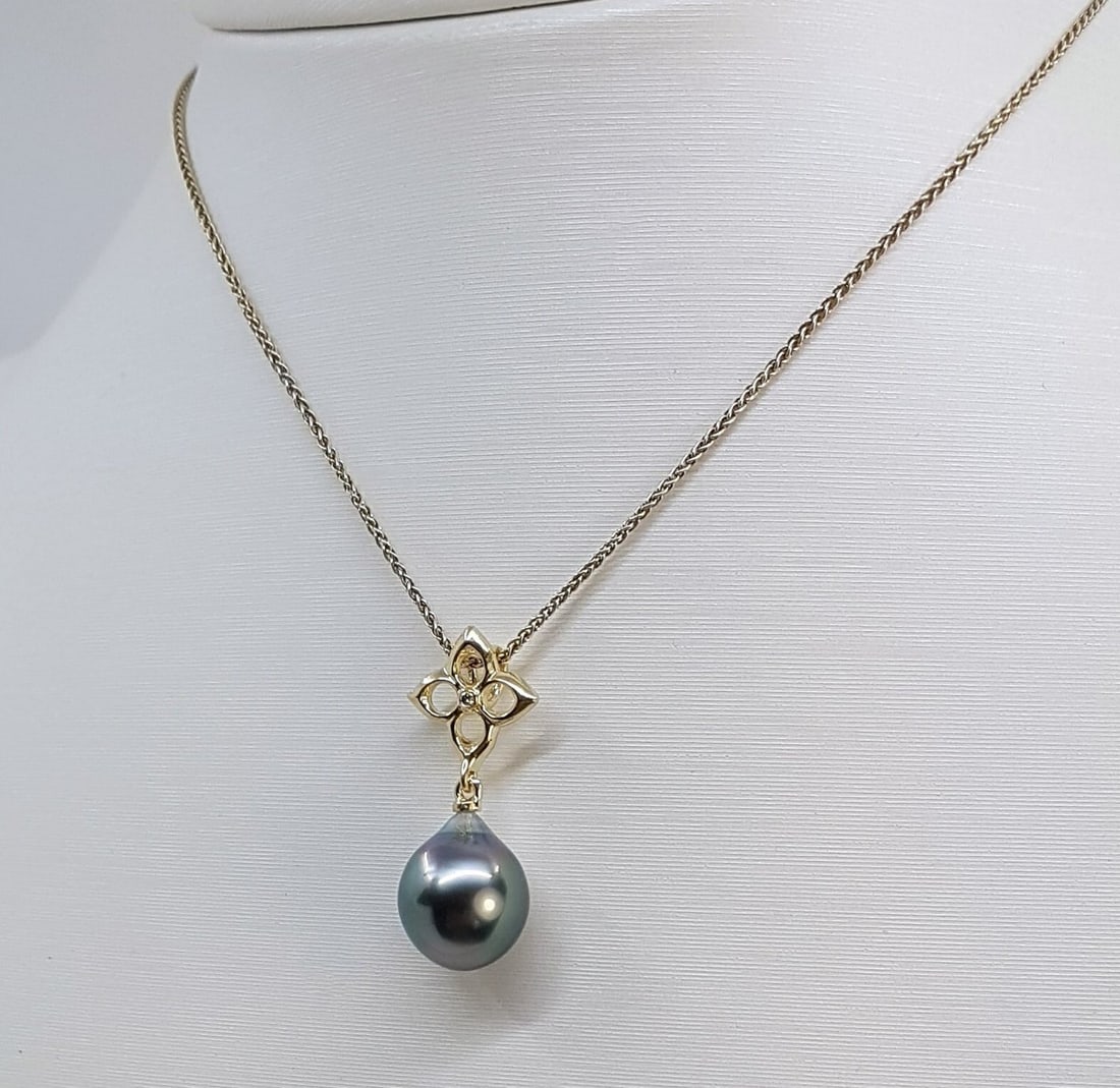 Pendant - 14 kt. Yellow gold - 0.01ct. tw. - 10x11mm Tahitian Pearl - 2