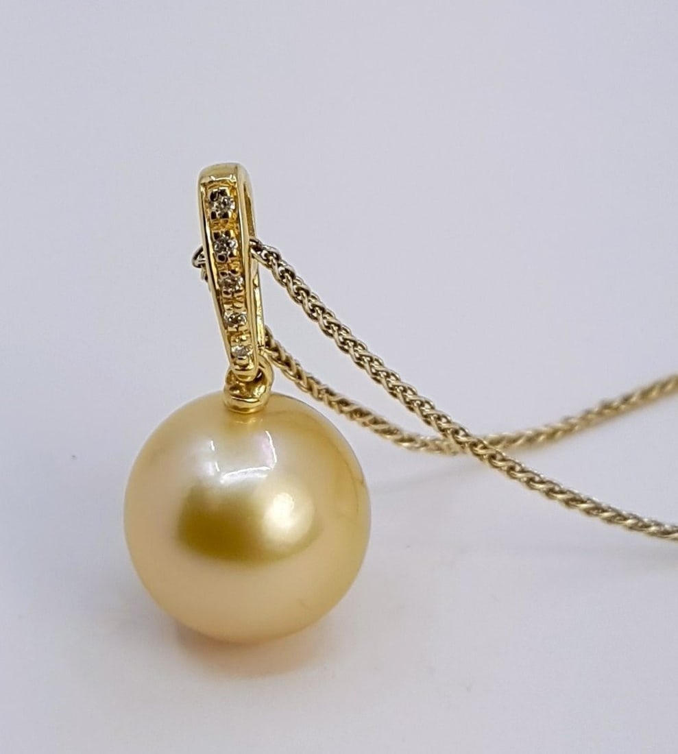 Necklace with pendant - 14 kt. Yellow gold - 0.04ct. tw. - 11x12mm South Sea Pearl - 7