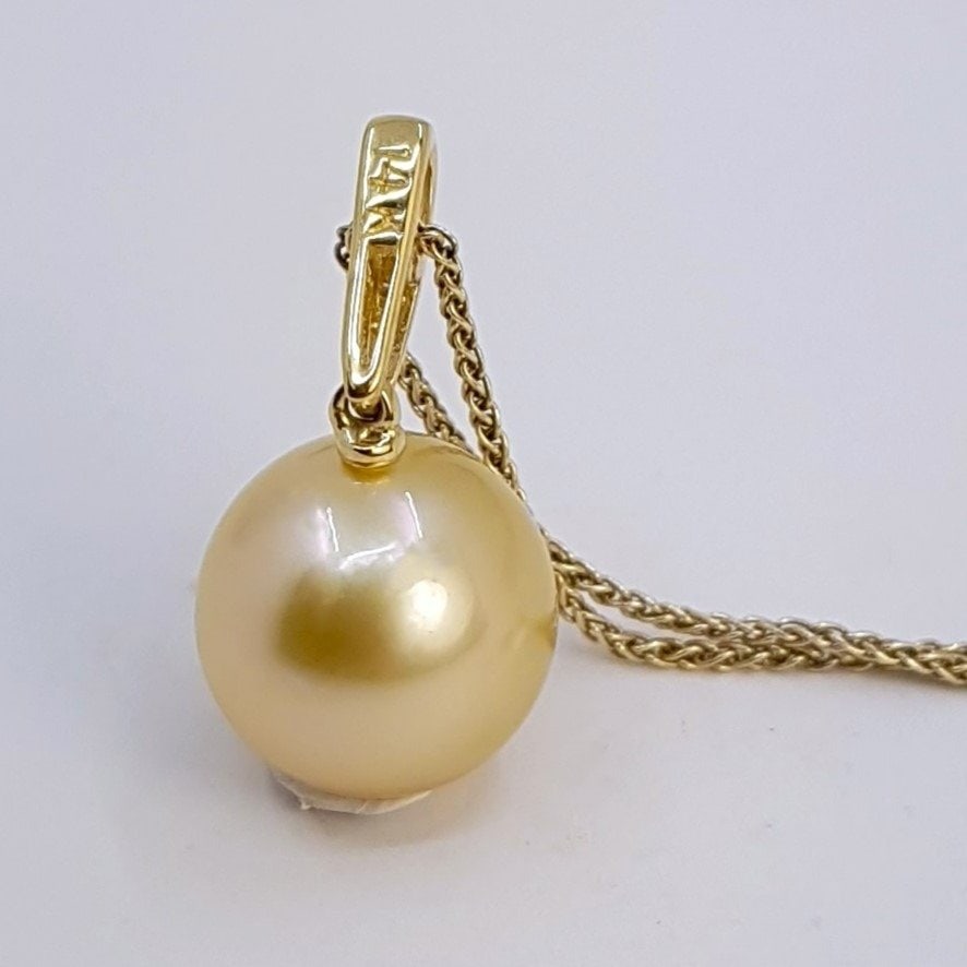 Necklace with pendant - 14 kt. Yellow gold - 0.04ct. tw. - 11x12mm South Sea Pearl - 8