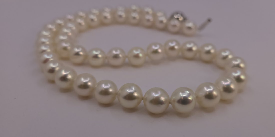 Necklace 8x8.5mm Bright Akoya pearls - 10