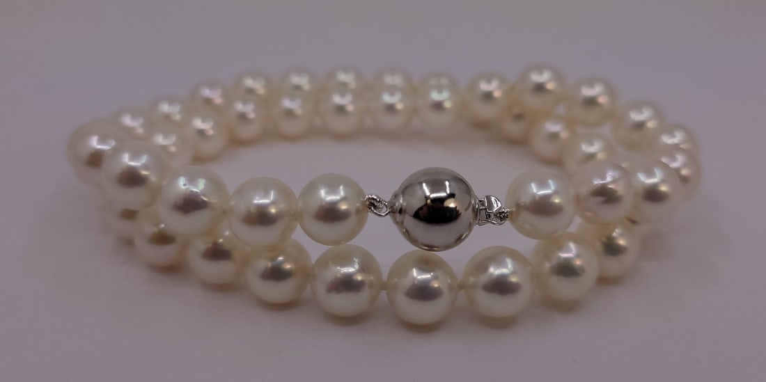 Necklace 8x8.5mm Bright Akoya pearls - 8