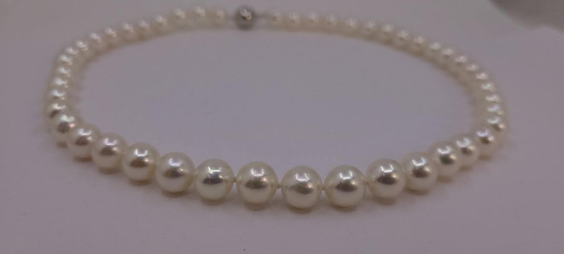 Necklace 8x8.5mm Bright Akoya pearls - 9