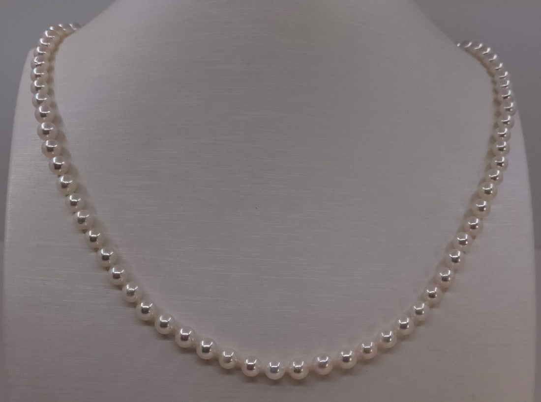 Necklace 5x5.5mm Bright Akoya pearls - 4