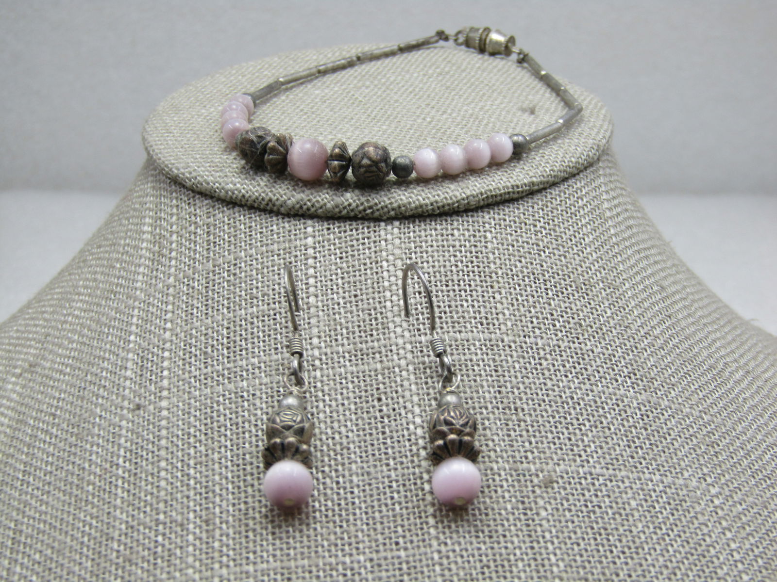 Vintage Boho Pink Moonstone Rose Beaded Bracelet, 7.5": Vintage Boho Pink Moonstone Rose Beaded Bracelet, 7.5" wilver tone straw beads with rounded beads, fluted beads, rose beads and pink moonstone beads that are 4mm and 6mm round. the earrings have hook