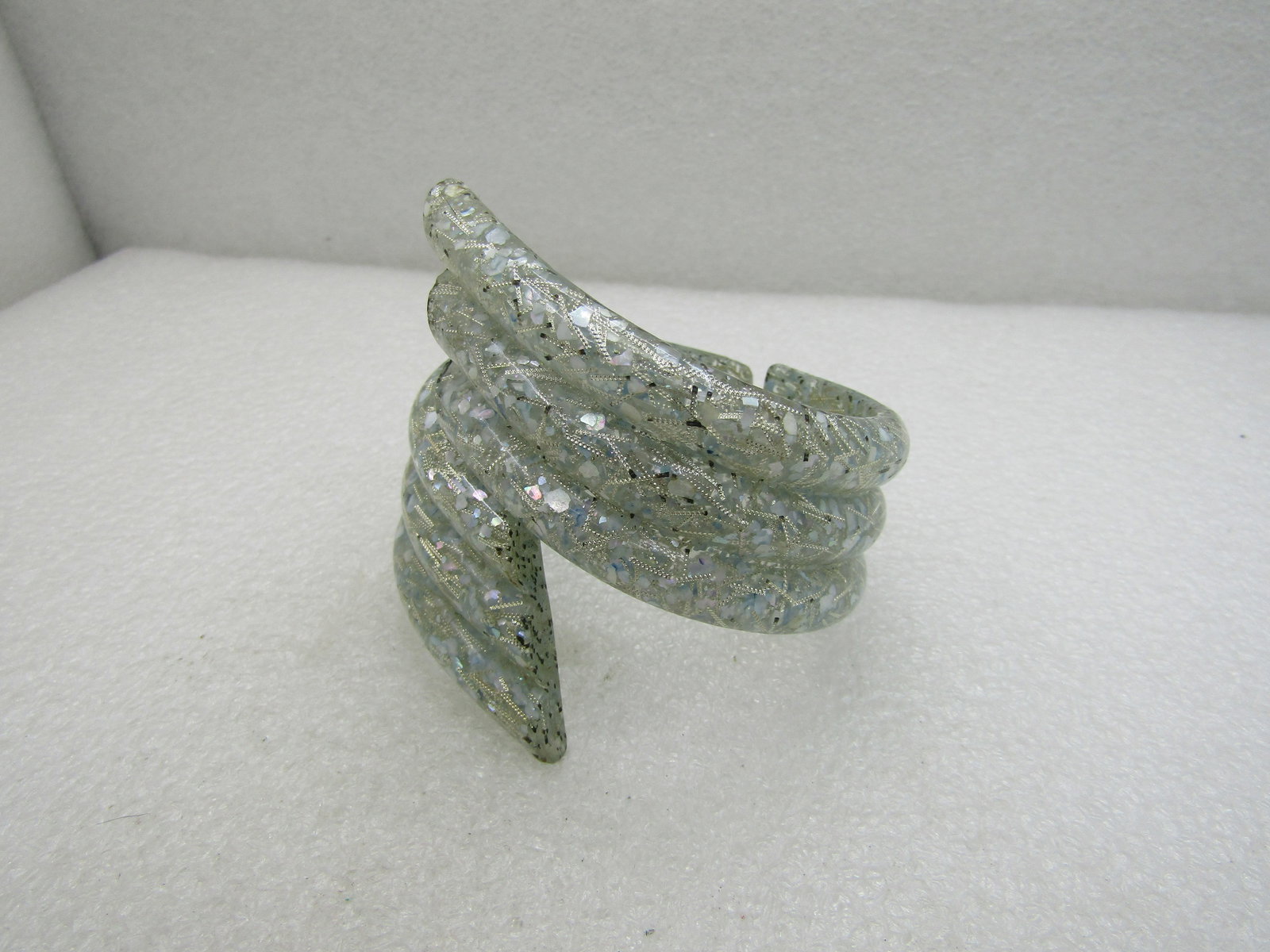 Vintage Confetti Lucite Clamper Bypass Bracelet, 6.5", 1950's-1960's - 3