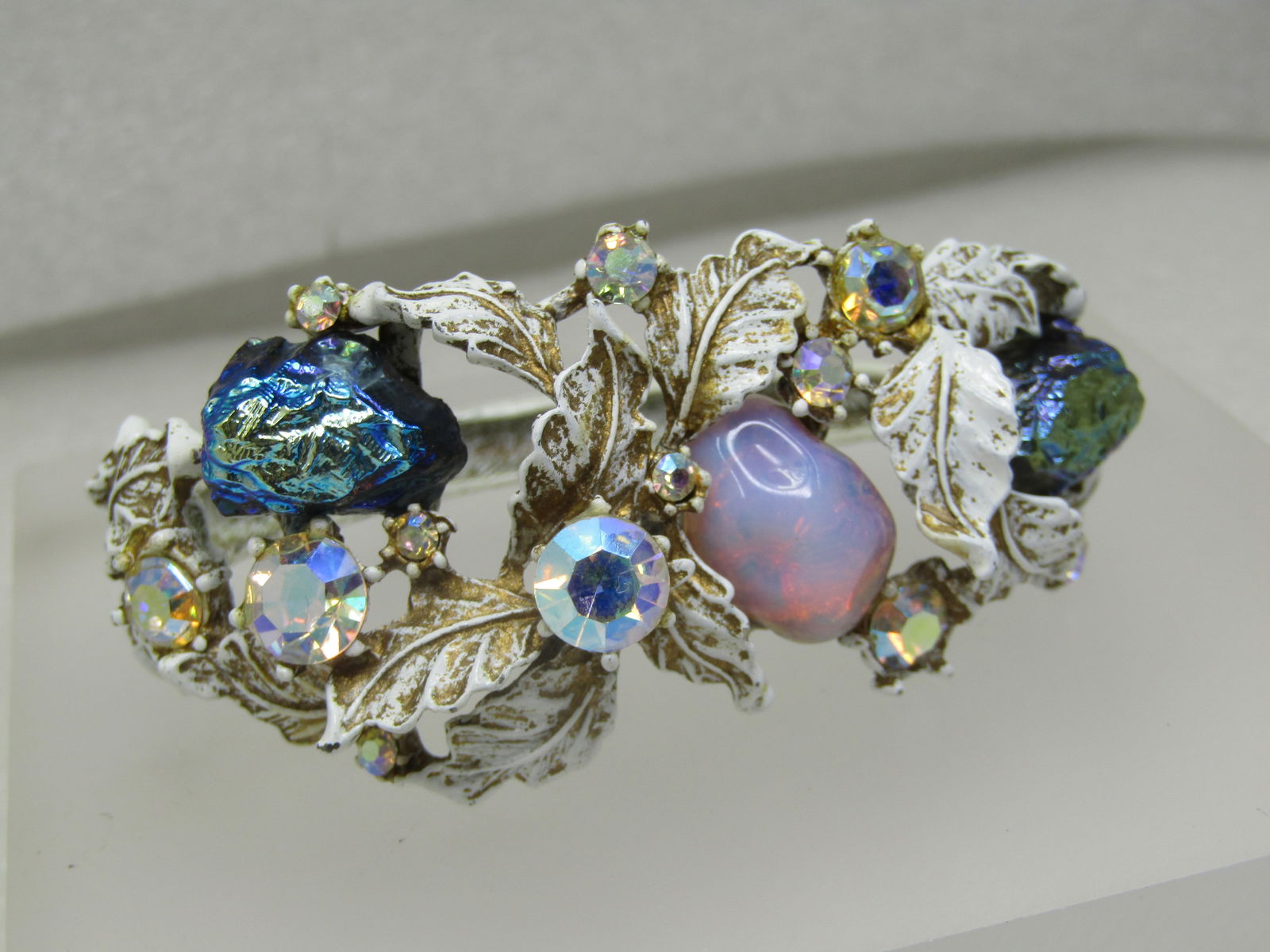 Vintage HAR Leaf Clamper Bracelet,White/Gold Enamel Washed with Lava Rocks, 6.5" - 4