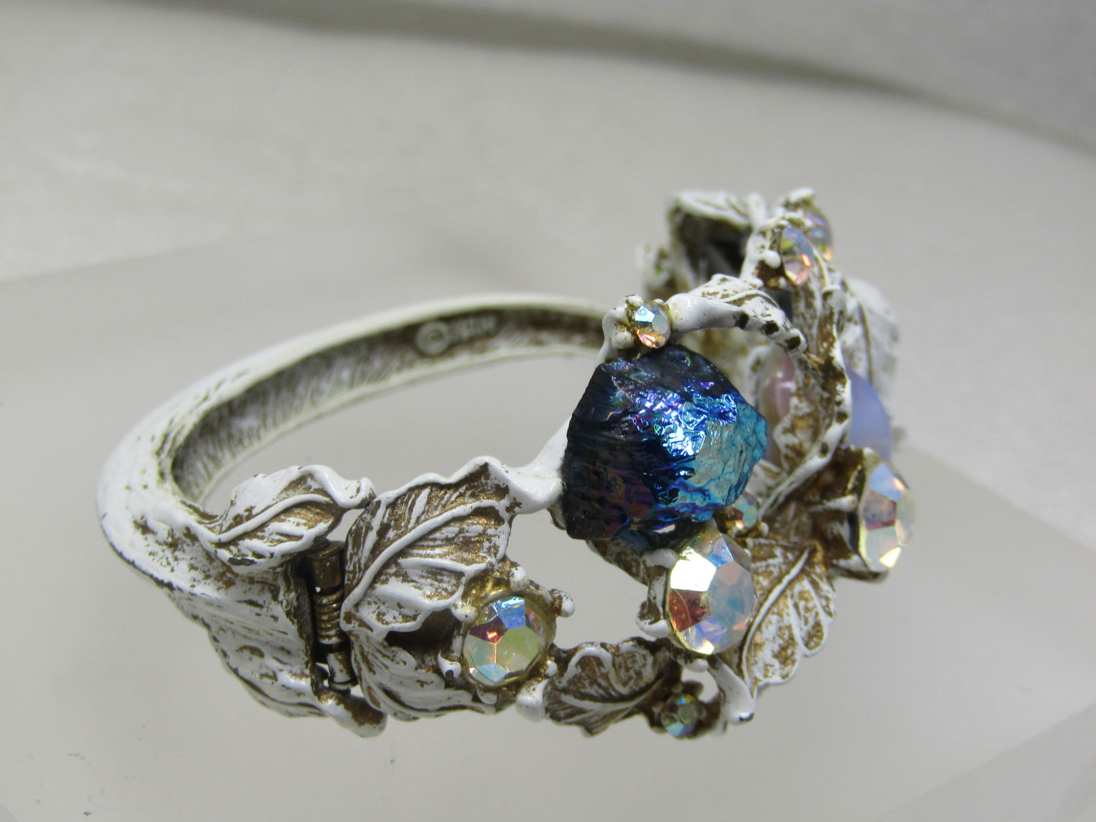 Vintage HAR Leaf Clamper Bracelet,White/Gold Enamel Washed with Lava Rocks, 6.5" - 5