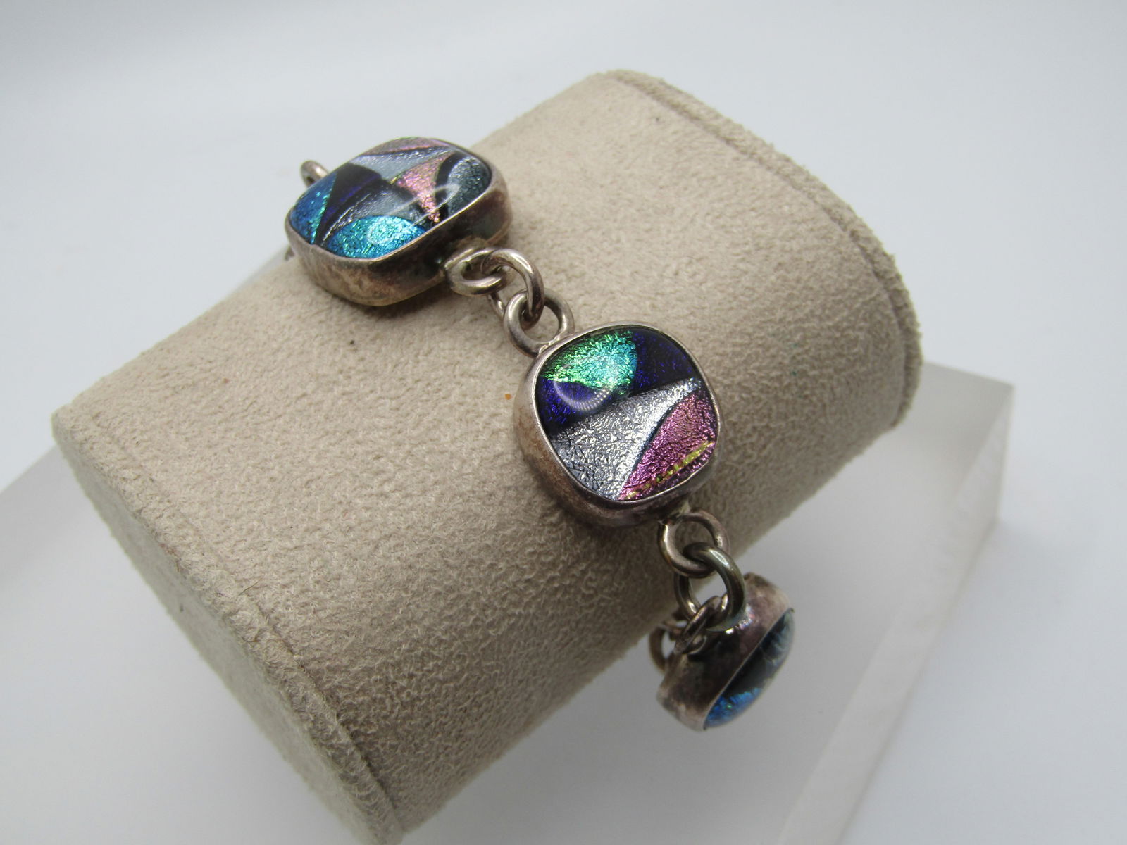 Vintage Sterling Glitter Glass Chunky Bracelet, 8" - Toggle Clasp, Unisex: Vintage Sterling Glitter Glass Chunky Bracelet, 8". Unisex. Two-sized links that are square bezel-set geometric pattern glitter art glass links. Pink, lavender, teal and purple coloring. The links are