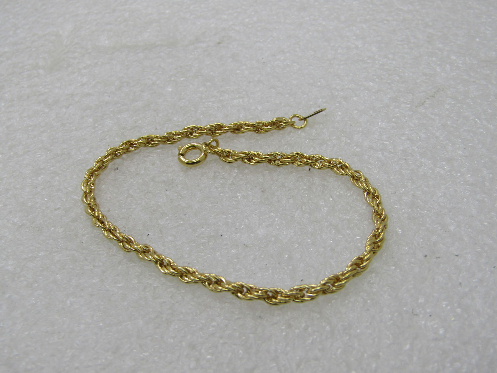 Gold Tone 3mm Rope Chain Bracelet, 7.5", Like New: Gold Tone 3mm Rope Chain Bracelet, 7.5", Like New. It is not signed by the maker. Very good, like new condition. (INV. W.2.318.3, WB521, NL, LD 2/16/20. Reserve: $25.00 Shipping: Domestic: Flat-rate o