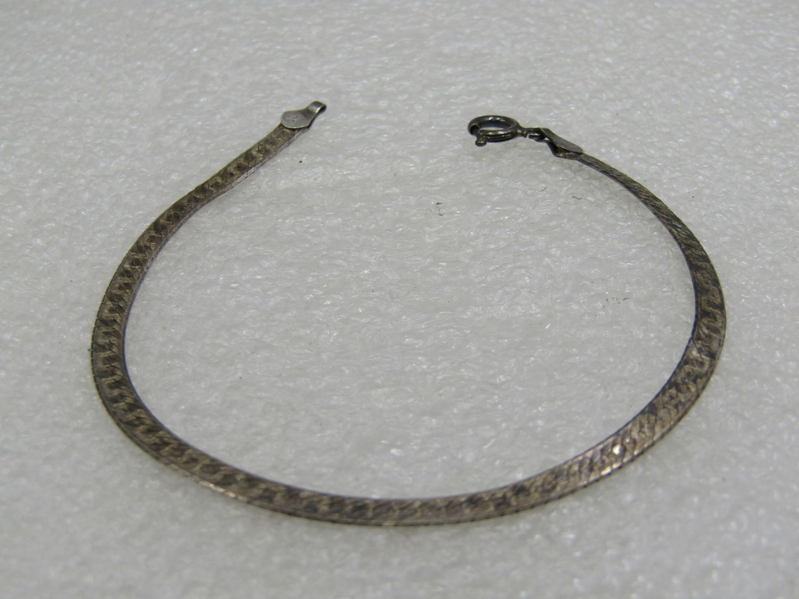 Vintage Sterling Greek Key Etched Bracelet 7", Italy: Vintage Sterling Greek Key Etched Bracelet 7", Italy, 3mm wide. Spring clasp. This is a herringbone bracelet with an etched design that looks like Greek Key design . Beveled edge. Age is appx.
