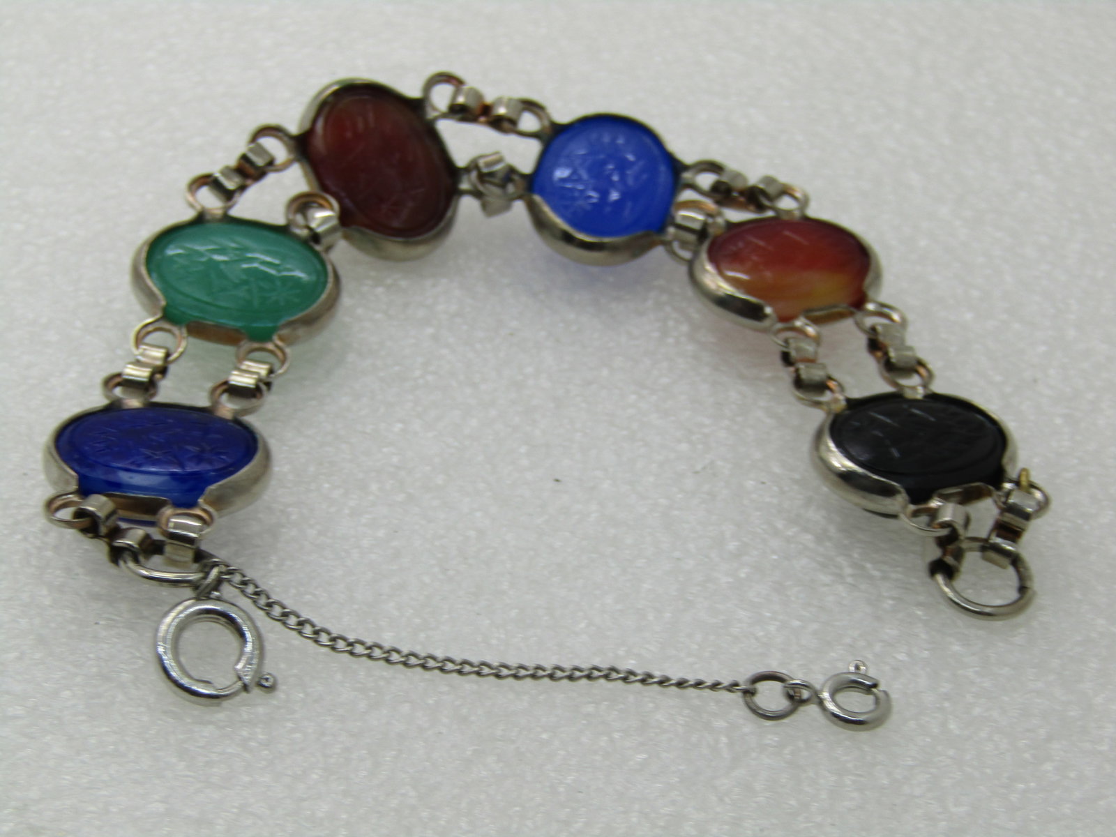 Vintage Egyptian Themed Scarab Bracelet, 7', Glass Scarabs, 1960's-1970's - 4