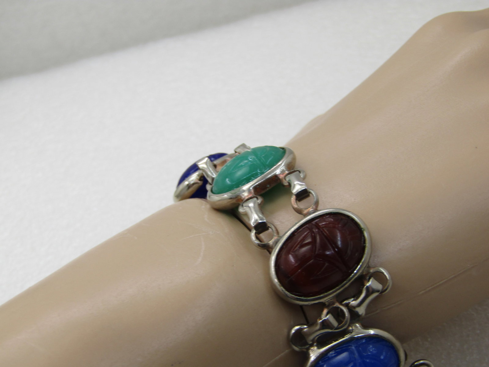 Vintage Egyptian Themed Scarab Bracelet, 7', Glass Scarabs, 1960's-1970's - 6