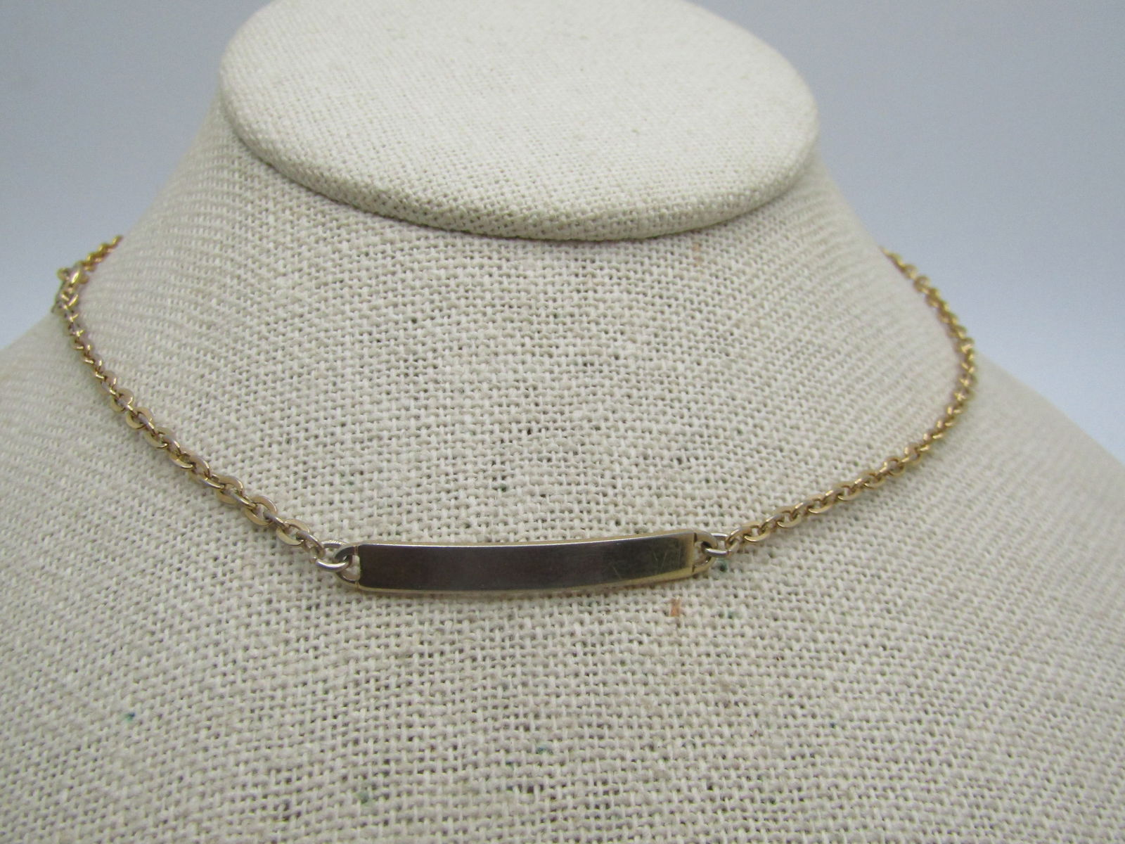 Vintage 10kt GF ID Bracelet, Wrapped Chain, 14", Speidel: Vintage 10kt GF ID Bracelet, Wrapped Chain, 14", Speidel. This is an ID bracelet with an appx. 1.5" by 1/4" wide ID curved bar with no thing engraved, signed Speidel on the back. It is a total length