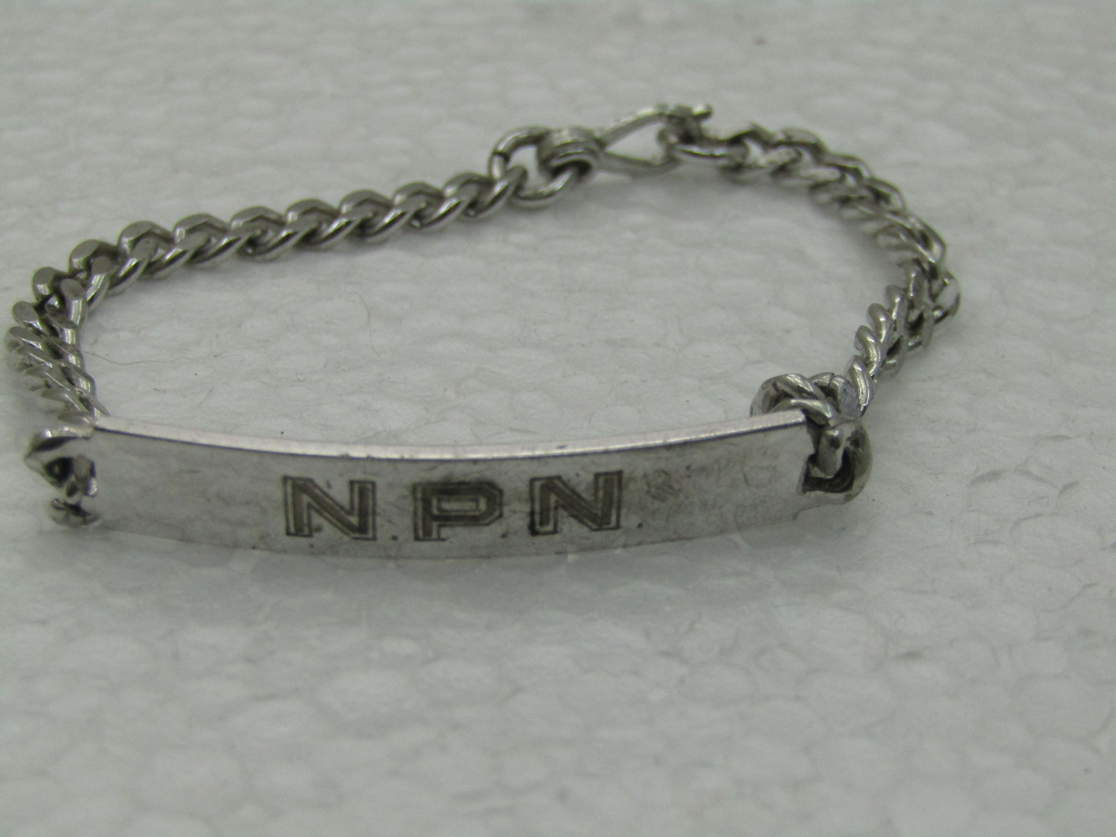 Vintage Sterling Silver Engraved NPN Bracelet, 6.5" , 6.3mm wide. Elco: Vintage Sterling Silver Engraved NPN Bracelet, 6.5" , 6.3mm wide. Elco signed. Weight is appx. 8.44 grams. The engraved portion is 6.3mm wide and the chain is 4mm wide. Age is appx. 1960's.