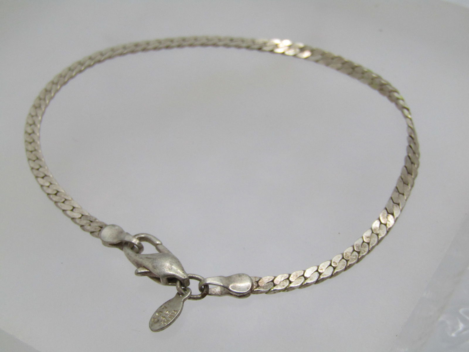 Vintage Silver Plated Herringbone Bracelet, 7.5", Unisex, Signed Rinc, Lind: Vintage Silver Plated Herringbone Bracelet, 7.5", Unisex, Signed Rinc, Lind, 2.5mm wide. Lobster Clasp. It has the Rinc, S.P. Lind hang tag. Good for everyone. Very good condition. 1980's-1990's