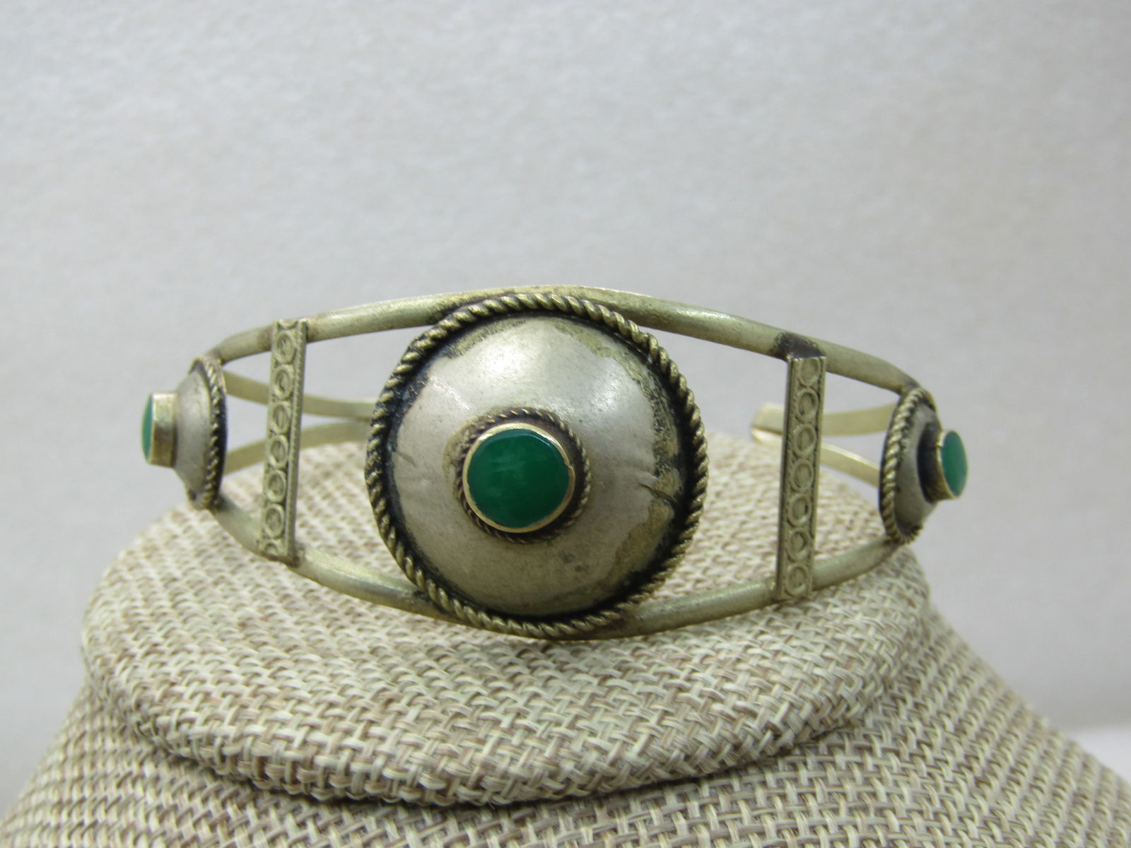 Vintage Silver Tone Green Stone Cuff Bracelet, 7", Ethnic/Tribal/Mid-Eastern - 2