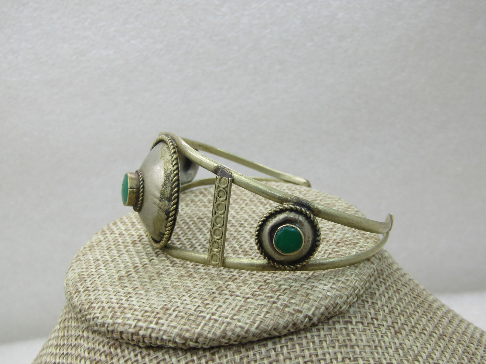 Vintage Silver Tone Green Stone Cuff Bracelet, 7", Ethnic/Tribal/Mid-Eastern - 3