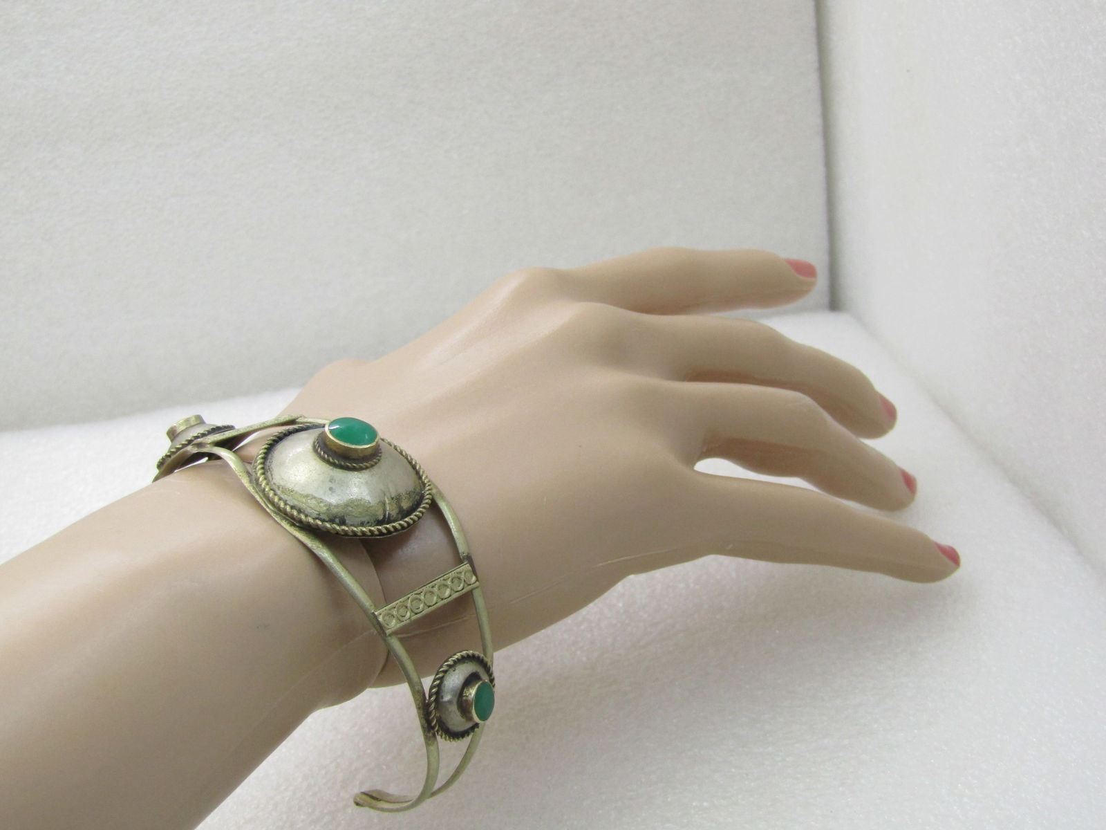 Vintage Silver Tone Green Stone Cuff Bracelet, 7", Ethnic/Tribal/Mid-Eastern - 6