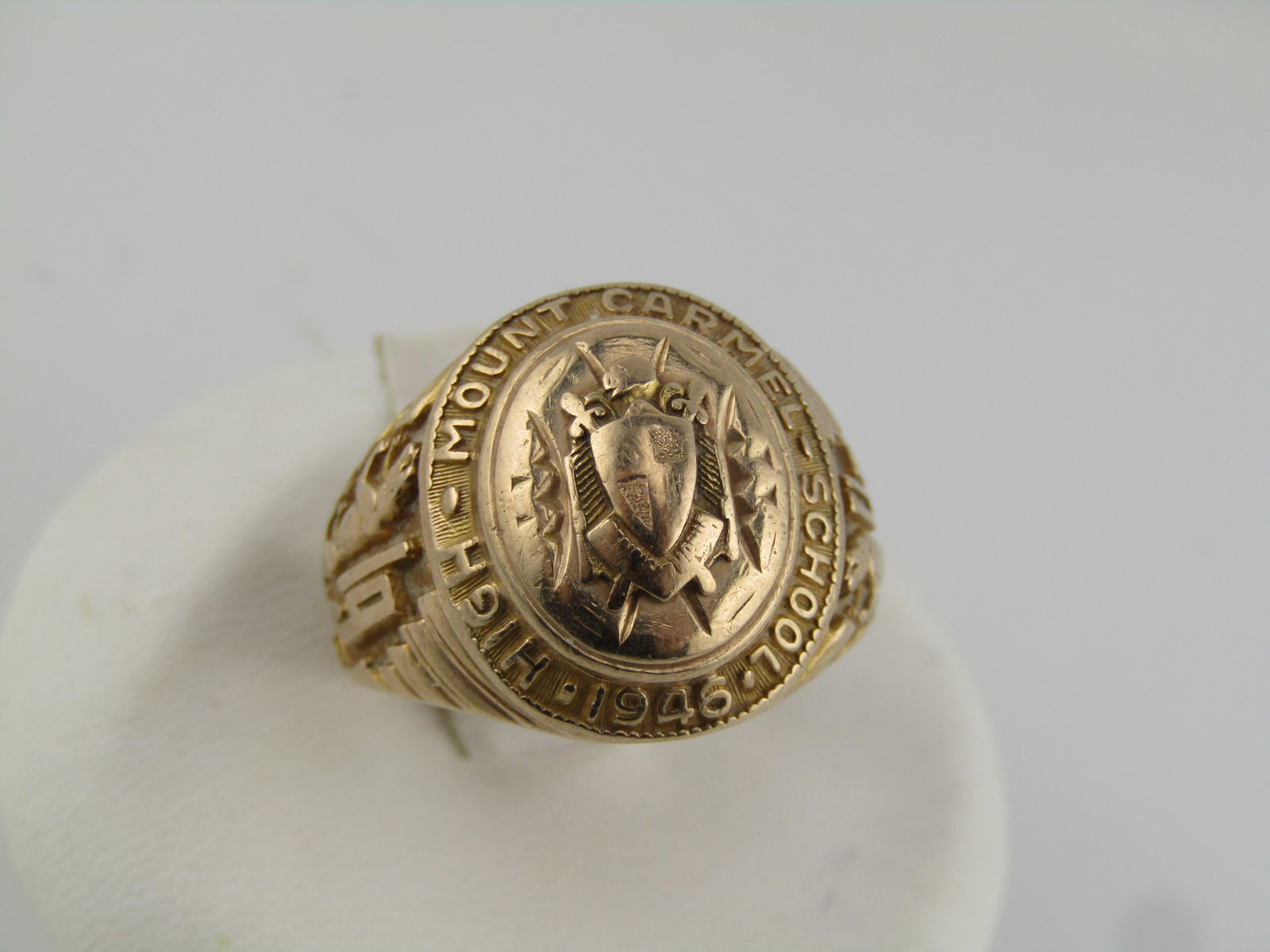 Vintage 10kt Mt. Carmel Class Ring. Sz. 8, 1946 - 2