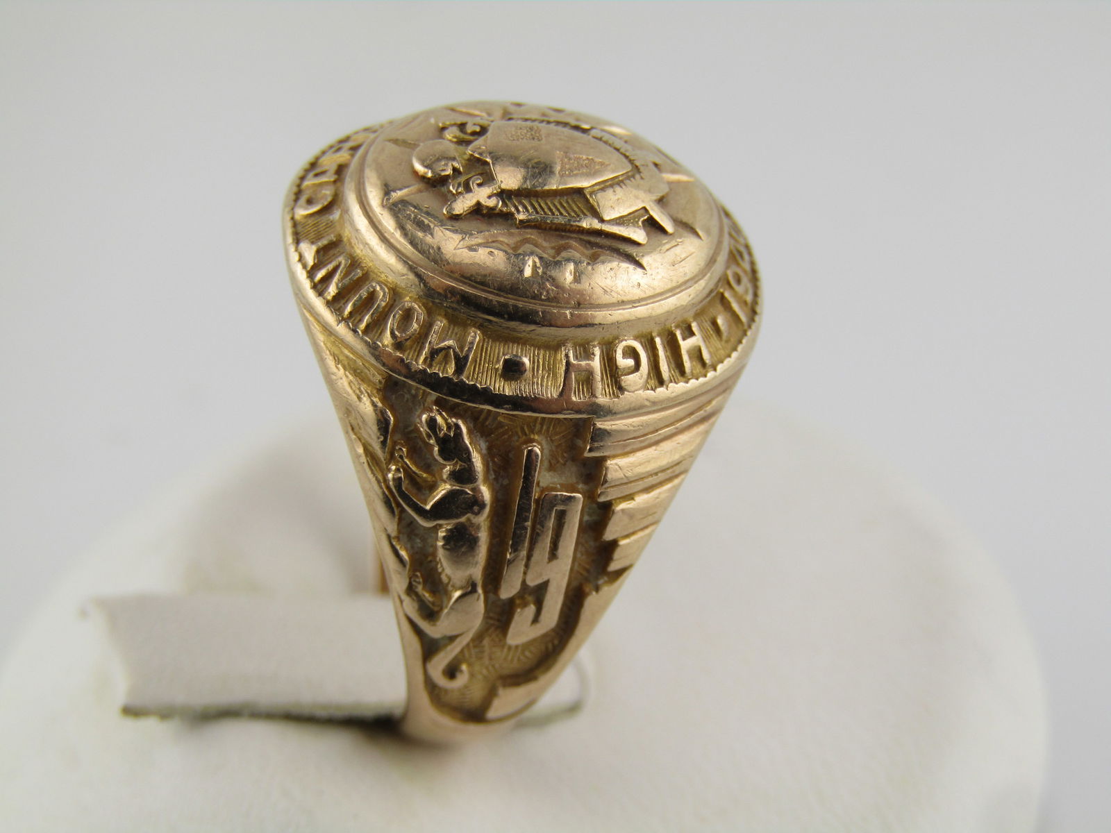 Vintage 10kt Mt. Carmel Class Ring. Sz. 8, 1946 - 5