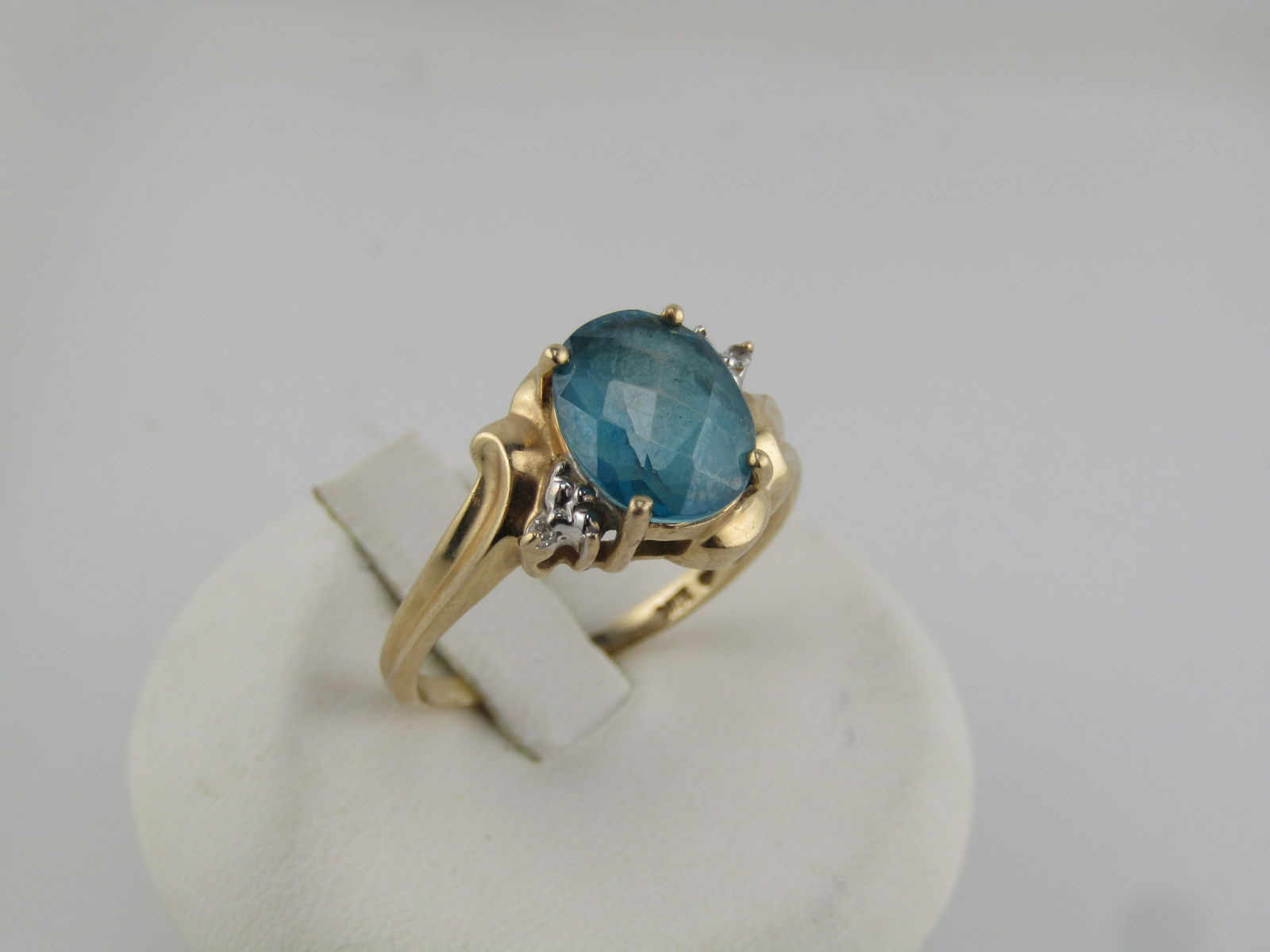 Vintage 10kt Blue Topaz Diamond Ring, Sz. 9. 1980's - 2