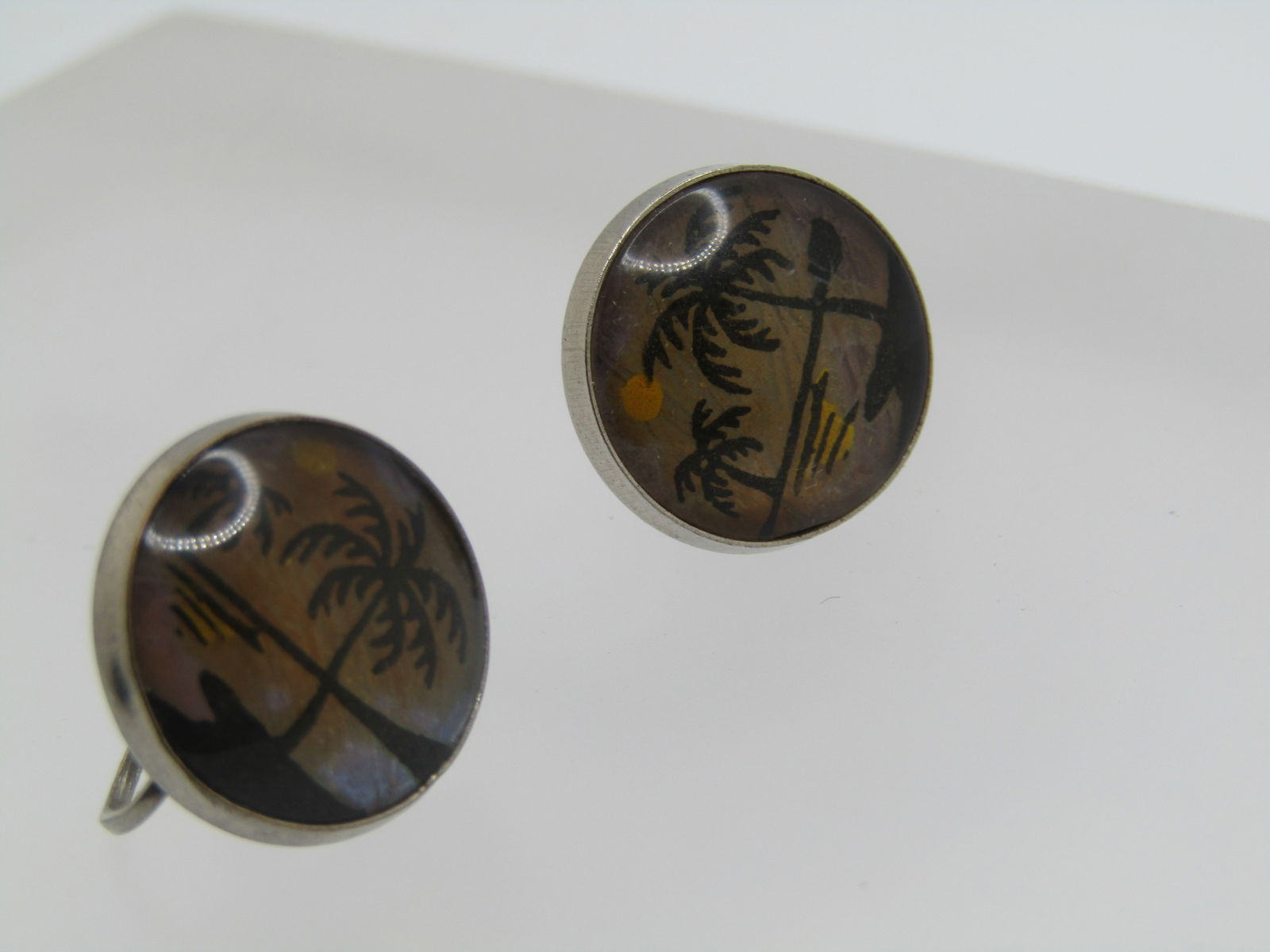 Vintage Morpho Beach Scene Earrings, Screwback, 1950's-1960's - 2
