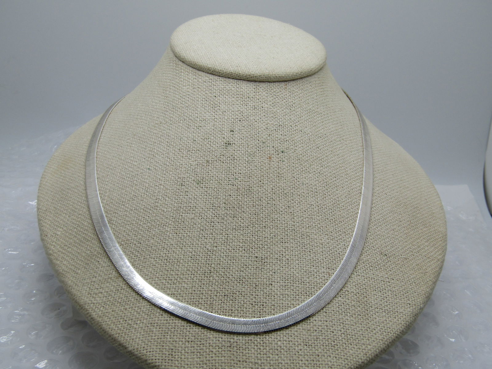 Vintage 4.5mm Herringbone Necklace, 24", Unisex: Vintage 4.5mm Herringbone Necklace, 24", Unisex. Lobster clasp. This does not have a magnetic reaction. It is not marked or signed and does not test as sterling. It is a nice silver tone necklace