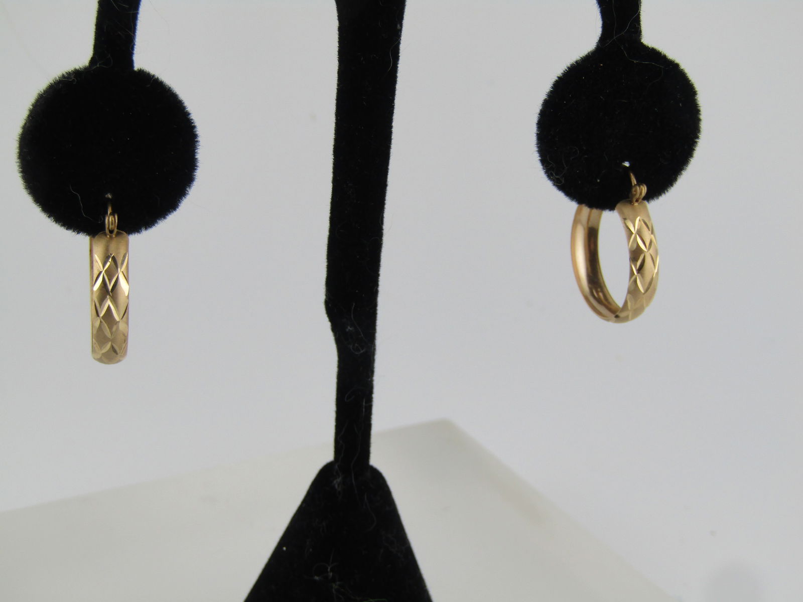 Vintage 10kt Gold Hoop Earrings, Diamond Cut, 1970's-1980's, 1": Vintage 10kt Gold Hoop Earrings, Diamond Cut, 1970's-1980's, 1" tall to curve in post and 3/4" wide. They are marked 10kt and test as 10kt with a weight of appx. 1.86 grams. They are appx. 4.5mm wide.