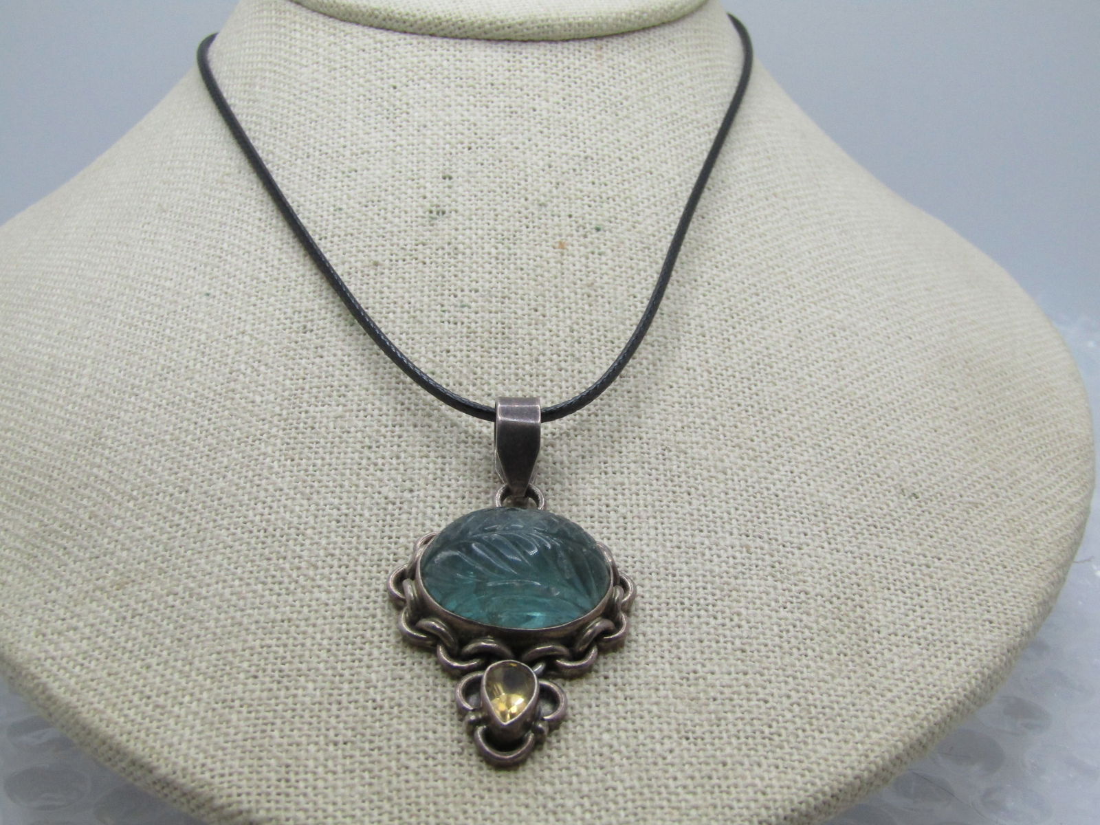 Vintage Green Quartz & Citrine Necklace, 20" Boho/Southwestern: Vintage Green Quartz & Citrine Necklace, 20" Boho/Southwestern, 1980's-1990's. This has a chain link bezel around the green quartz that has a carved design on top and bottom. It is an oval set on its