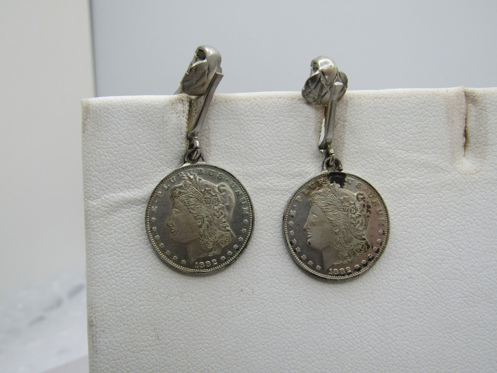 Vintage Sterling Faux 1882 Coin Earrings, Clip, 1960's: Vintage Sterling Faux 1882 Coin Earrings, Clip, 1960's. These have a 3/4" round faux E. Pluribus Unum faux coin with the year 1882. They are marked sterling on the back and test as sterling with an