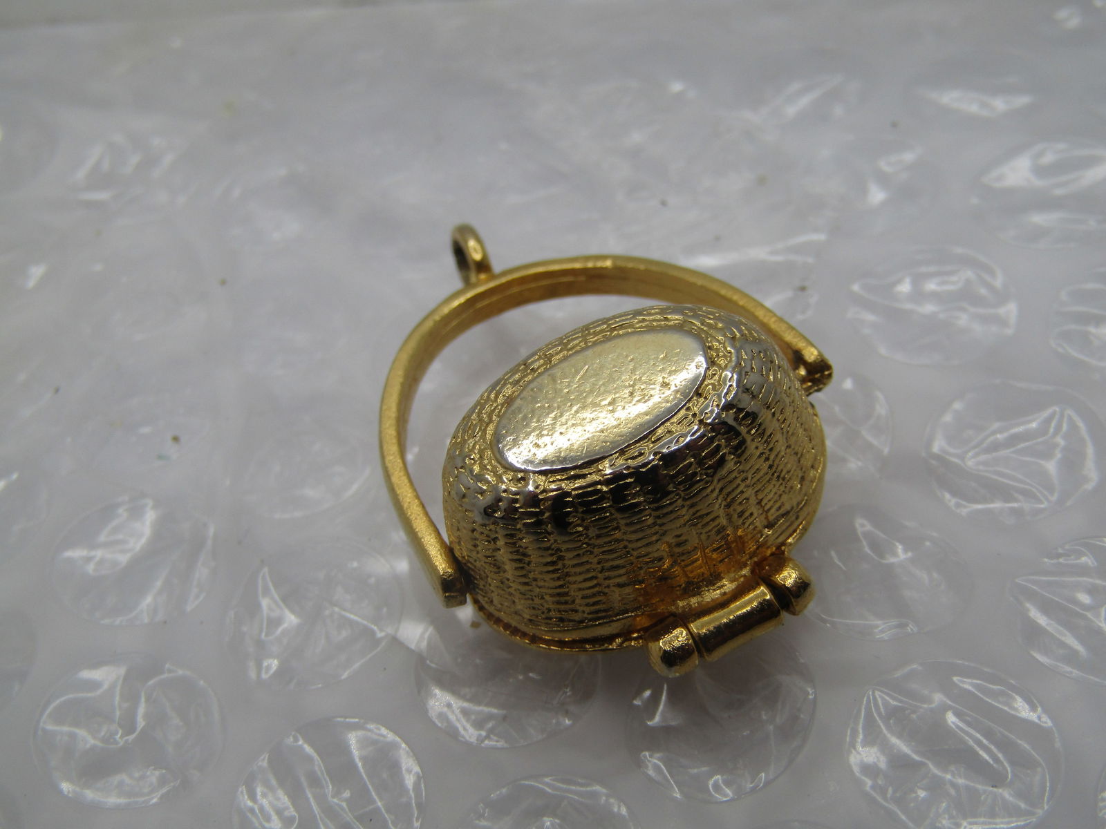 Vintage Scrimshaw Basket Pendant, 1980's-1990's, 1.25" - 5