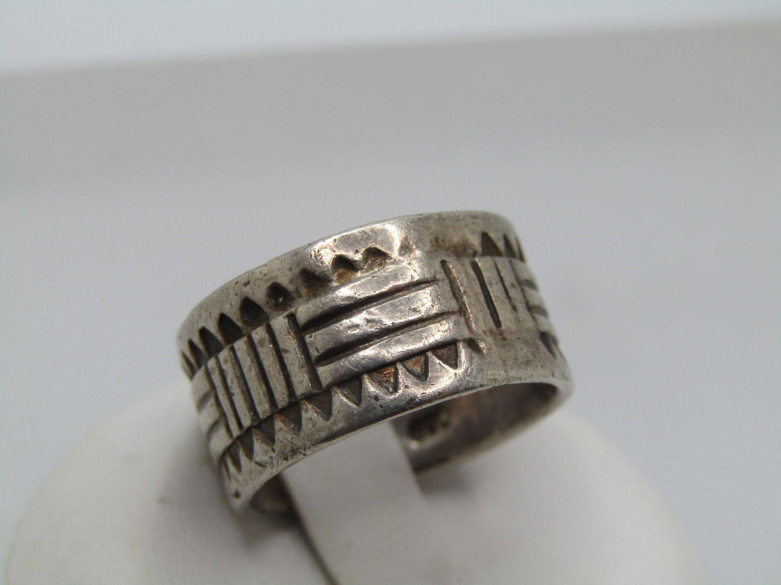 Vintage Sterling 10mm Band Ring, Sz. 6, Ridged Design, 1970's-1980's: Vintage Sterling 10mm Band Ring, Sz. 6, Ridged Design, 1970's-1980's. Unisex design. Great as wedding band. It is marked .925 and tested. Weight is appx. 6.23 grqms. It does have some wear. 