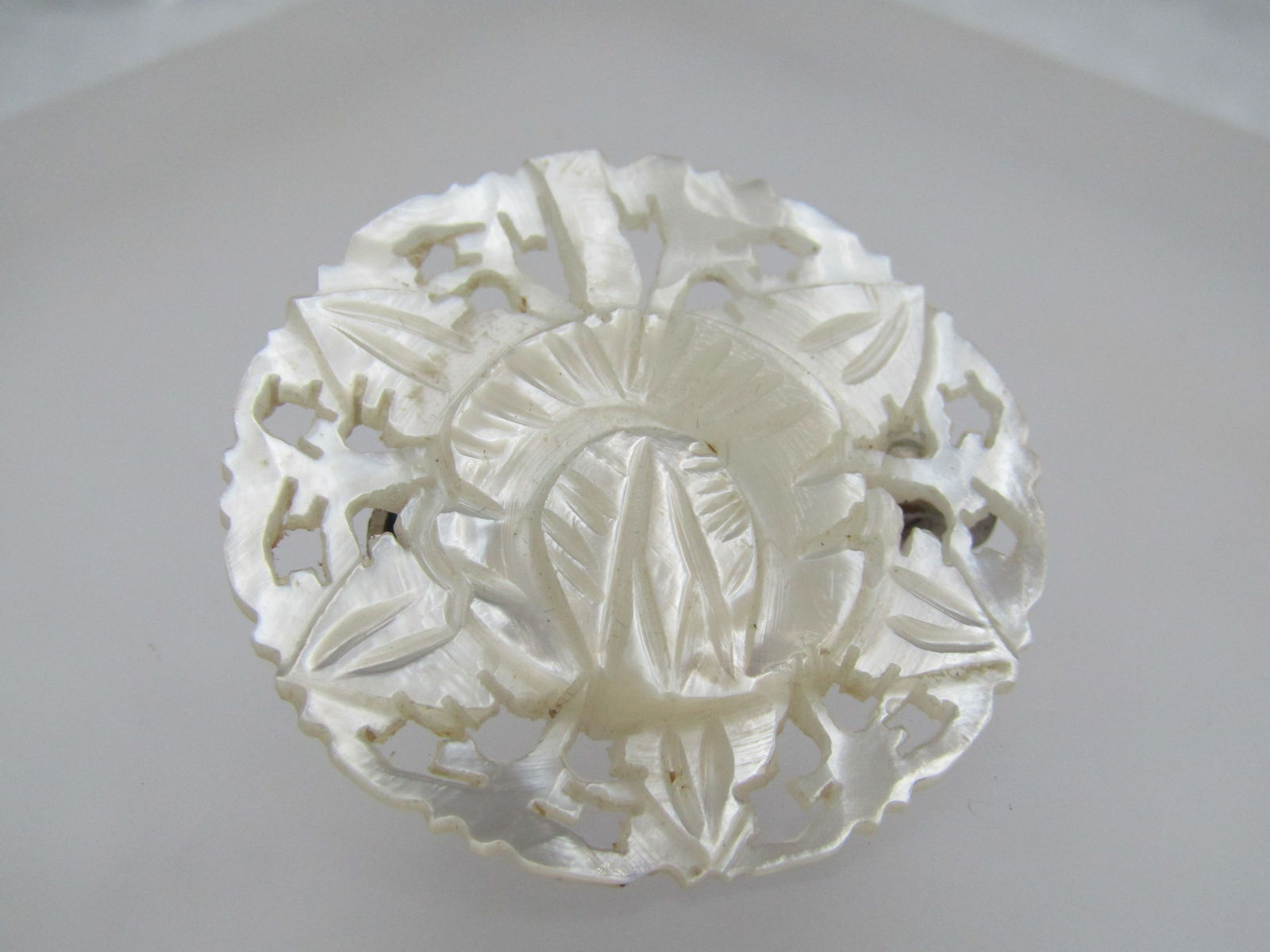 Vintage Carved Mother-of-Pearl Filigree Floral Brooch - 2