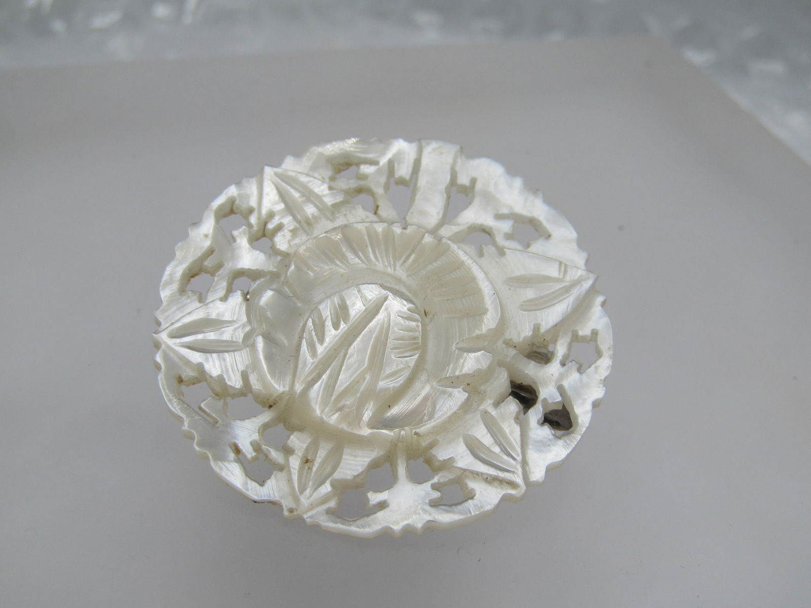 Vintage Carved Mother-of-Pearl Filigree Floral Brooch - 3