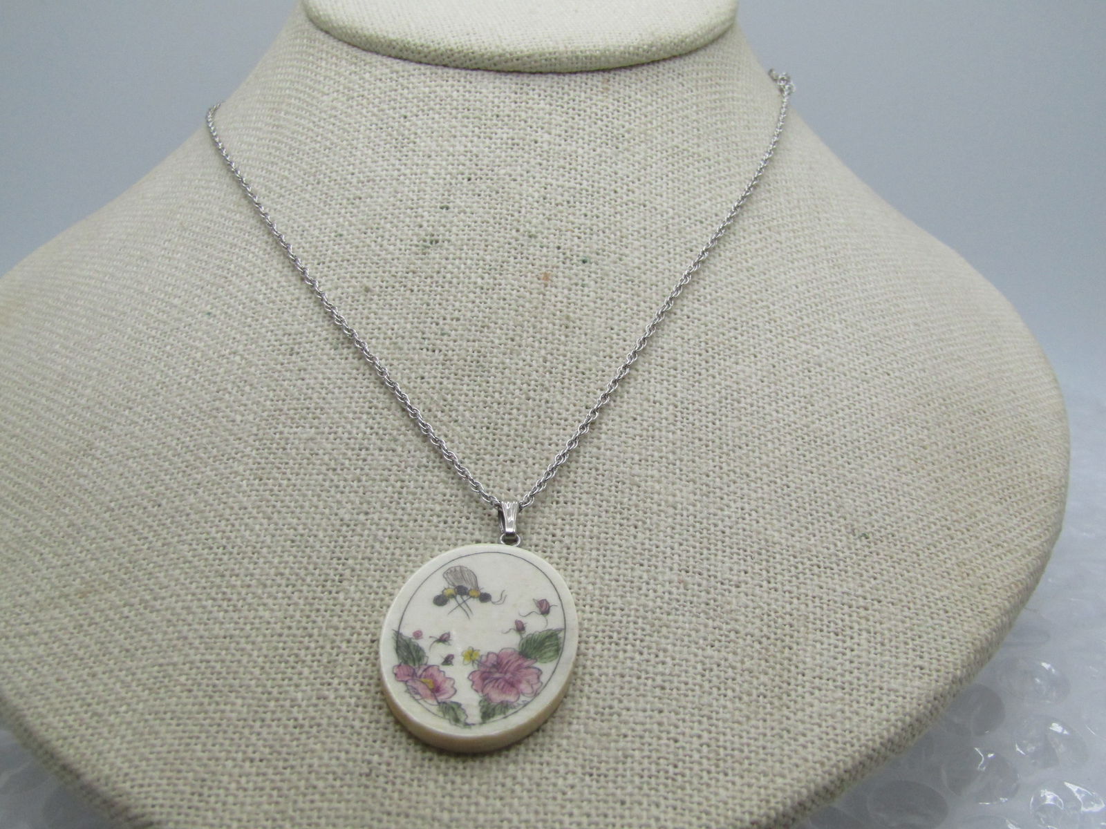 Vintage Scrimshaw Floral Buzzing Bee Necklace, 18", Signed - 5