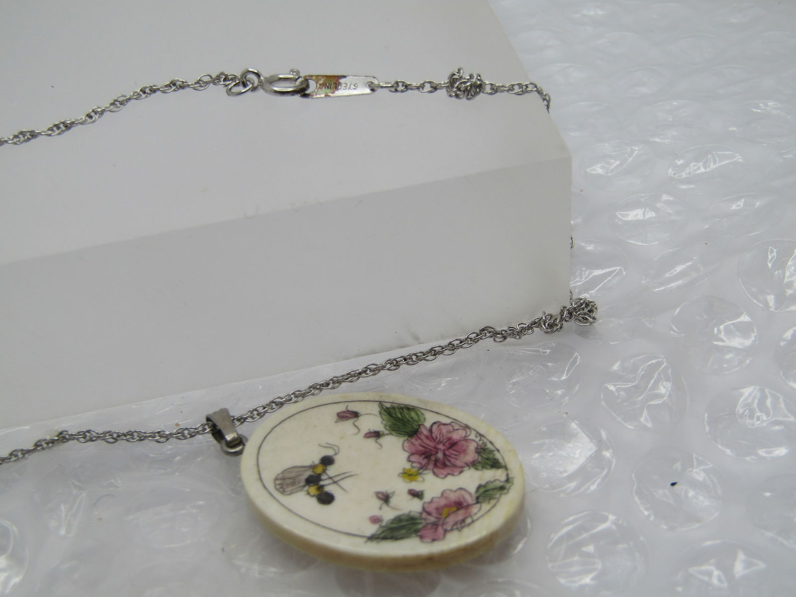 Vintage Scrimshaw Floral Buzzing Bee Necklace, 18", Signed - 6